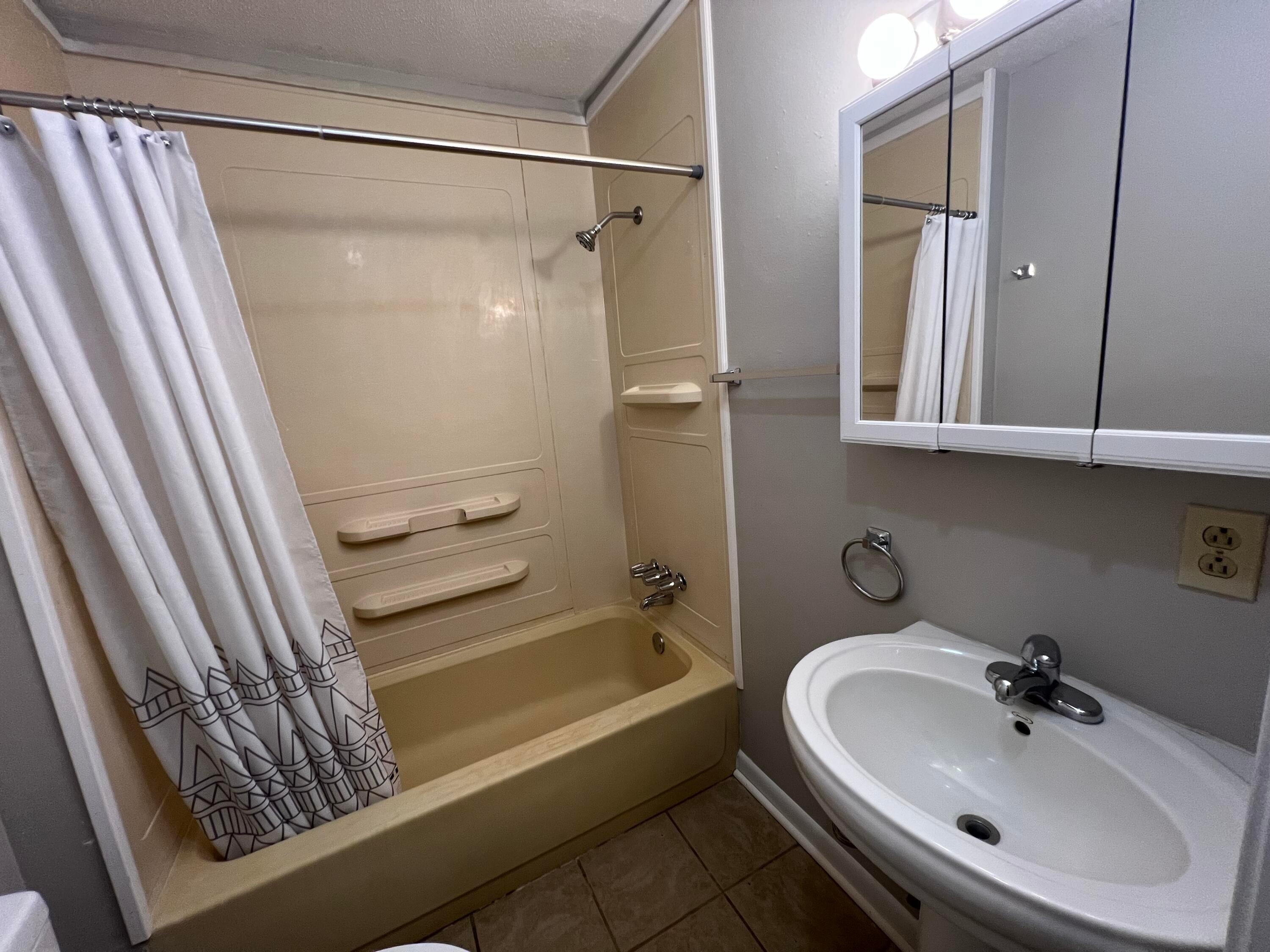 OAK PARK - Residential Lease