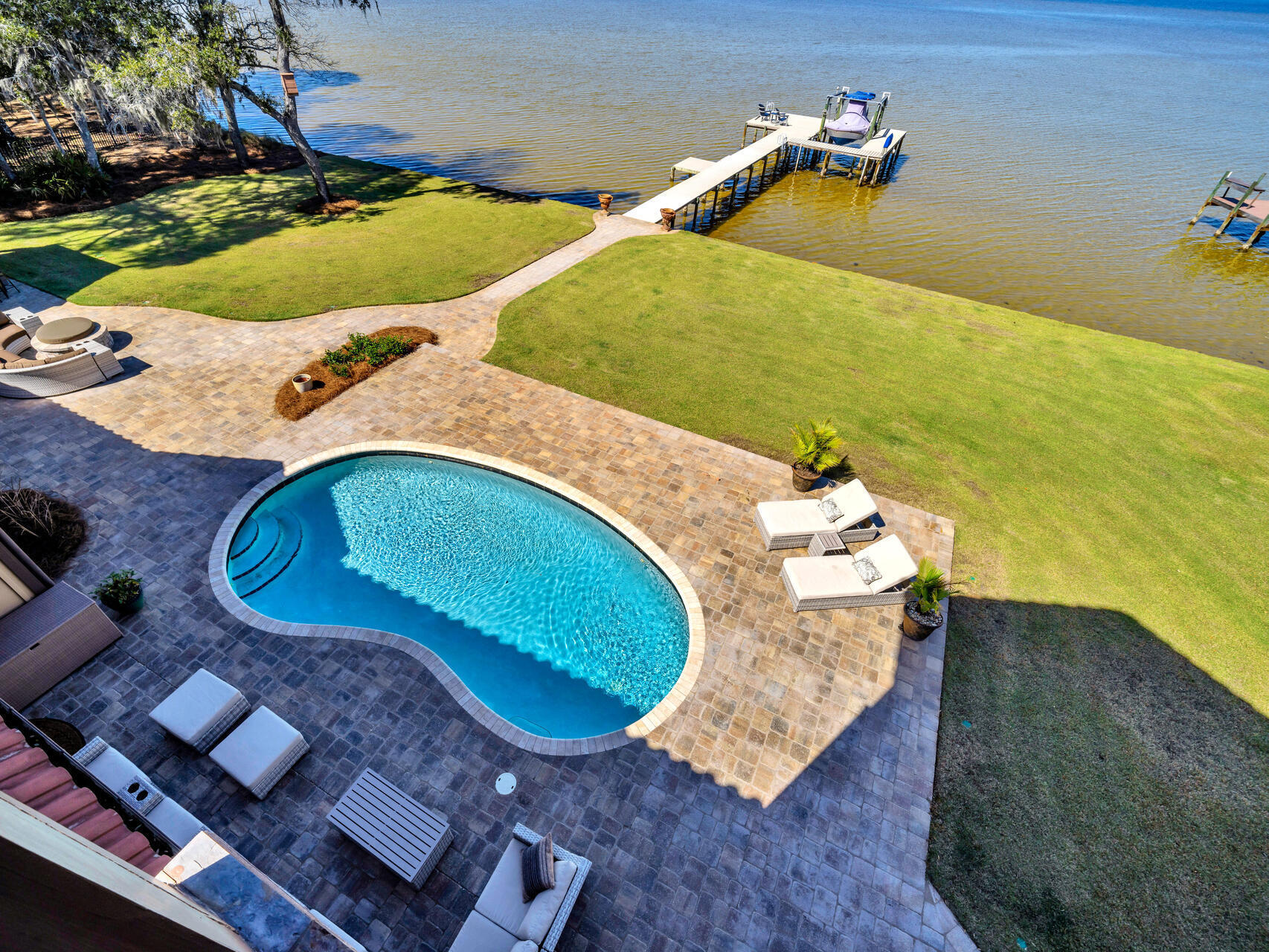 PELICAN BAY - Residential