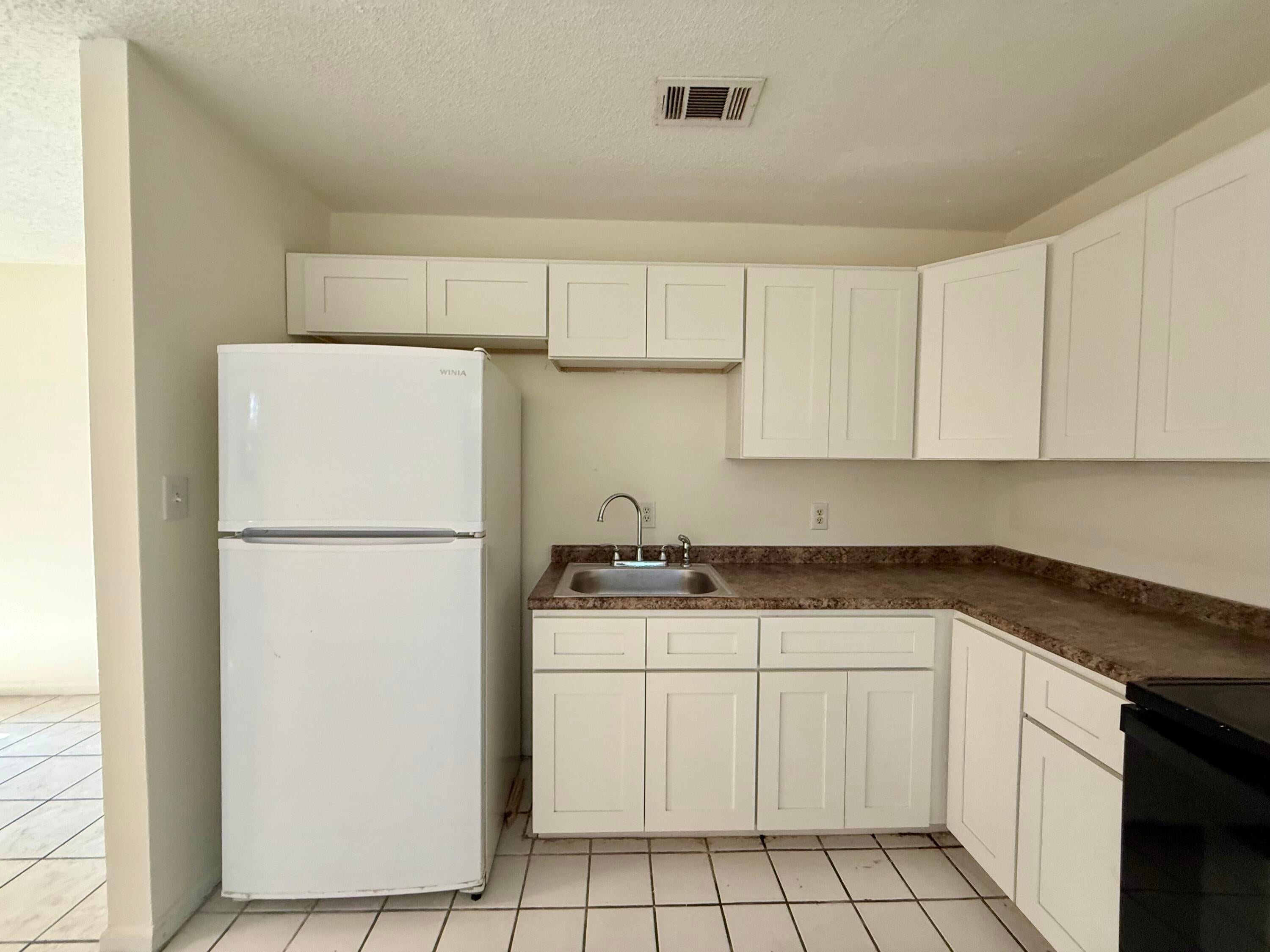 PORT DIXIE (232201.01) - Residential Lease