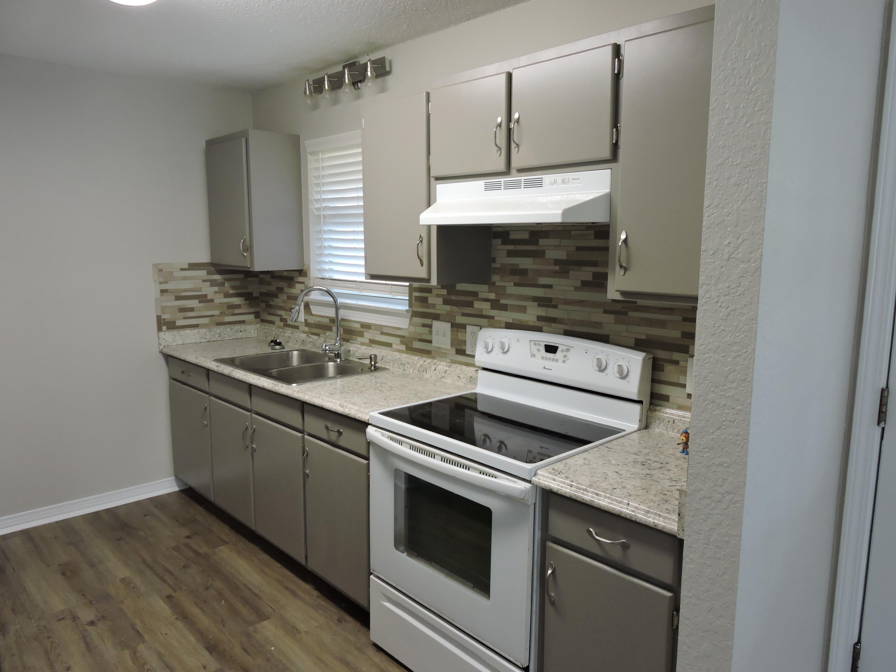 MORRIS ADDN TO CRESTVIEW - Residential Lease