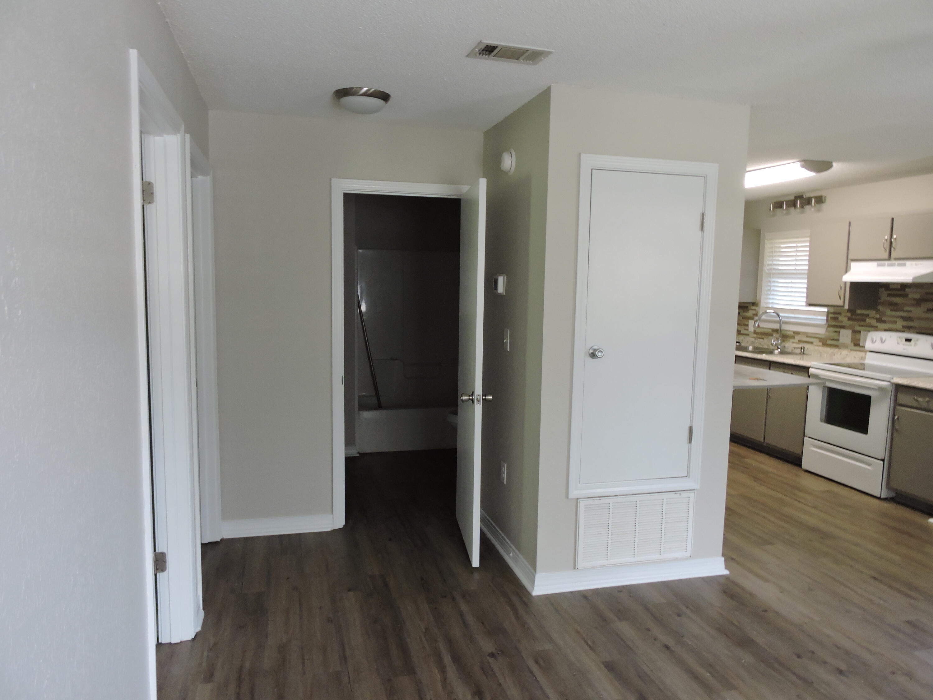 MORRIS ADDN TO CRESTVIEW - Residential Lease