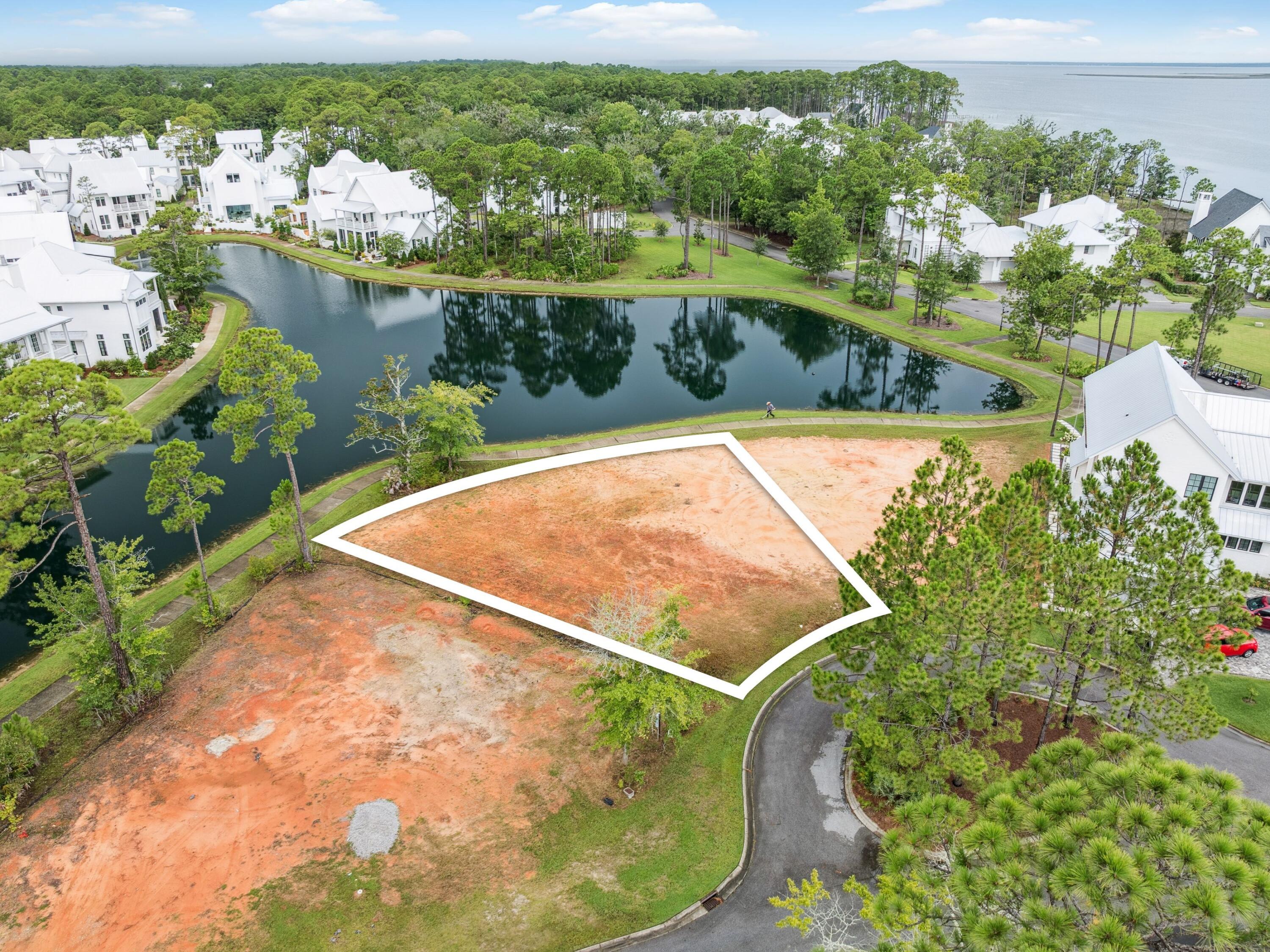 CHURCHILL OAKS - Land