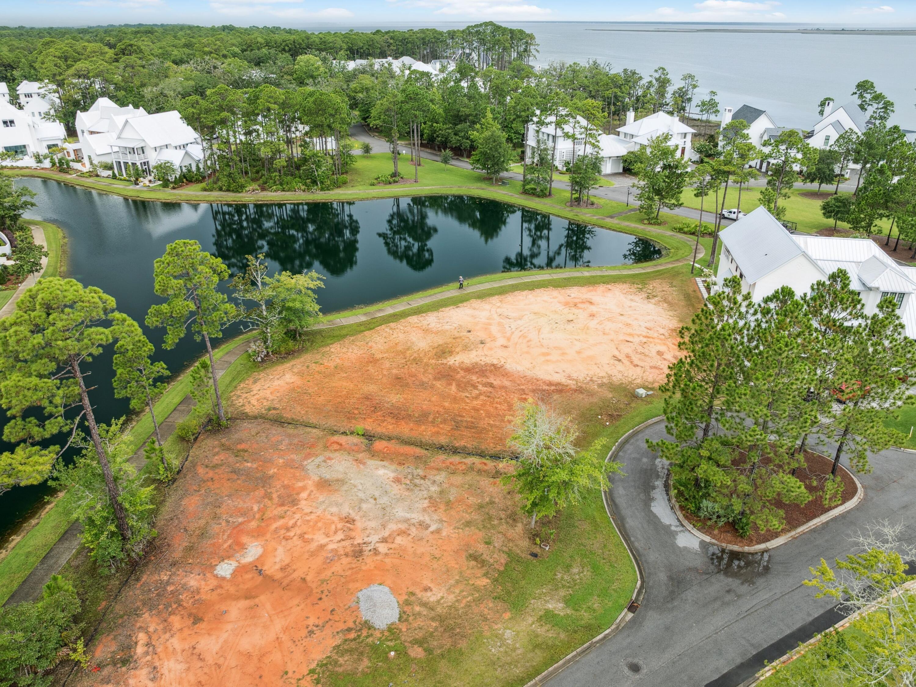 CHURCHILL OAKS - Land