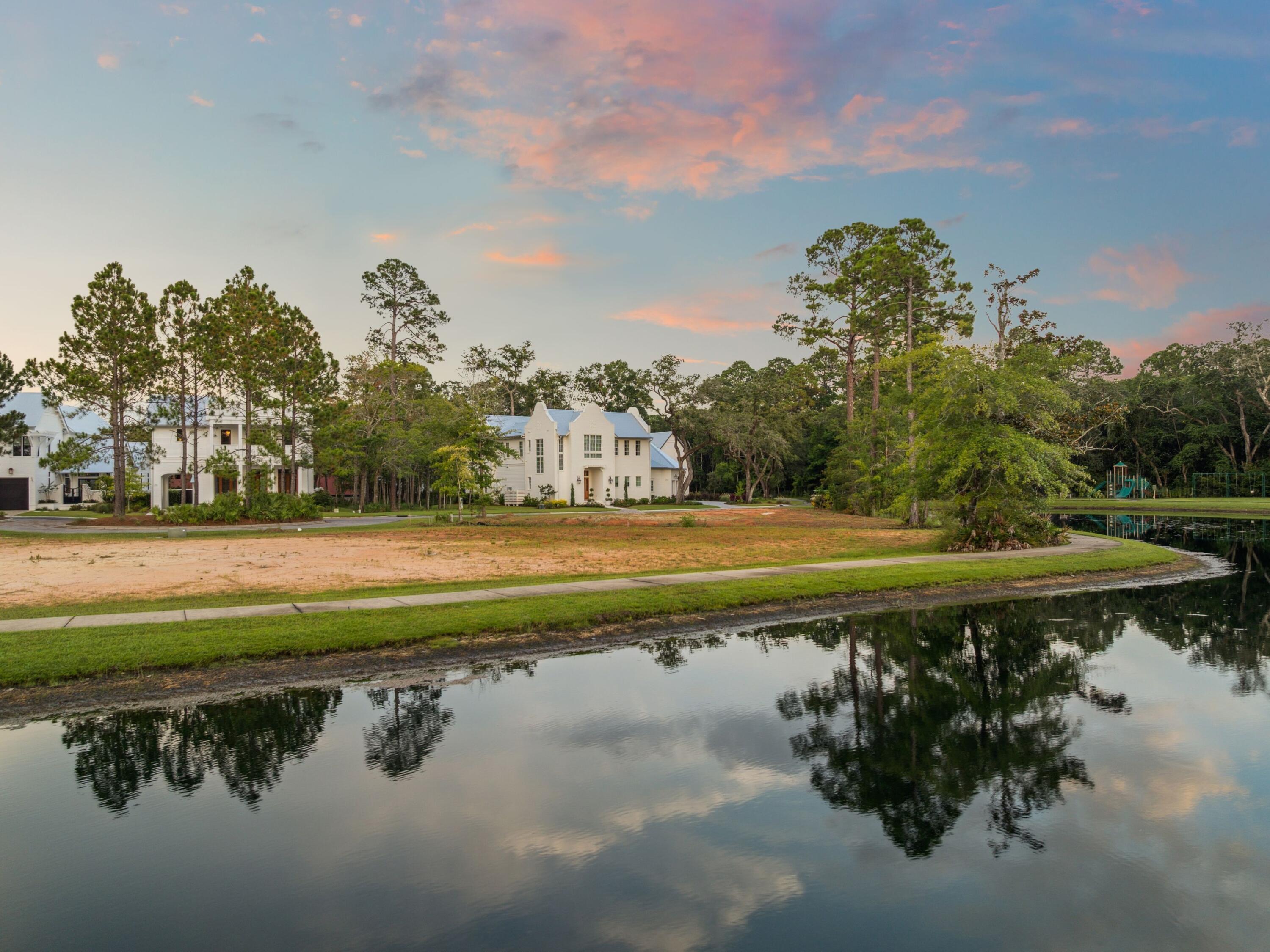 CHURCHILL OAKS - Land