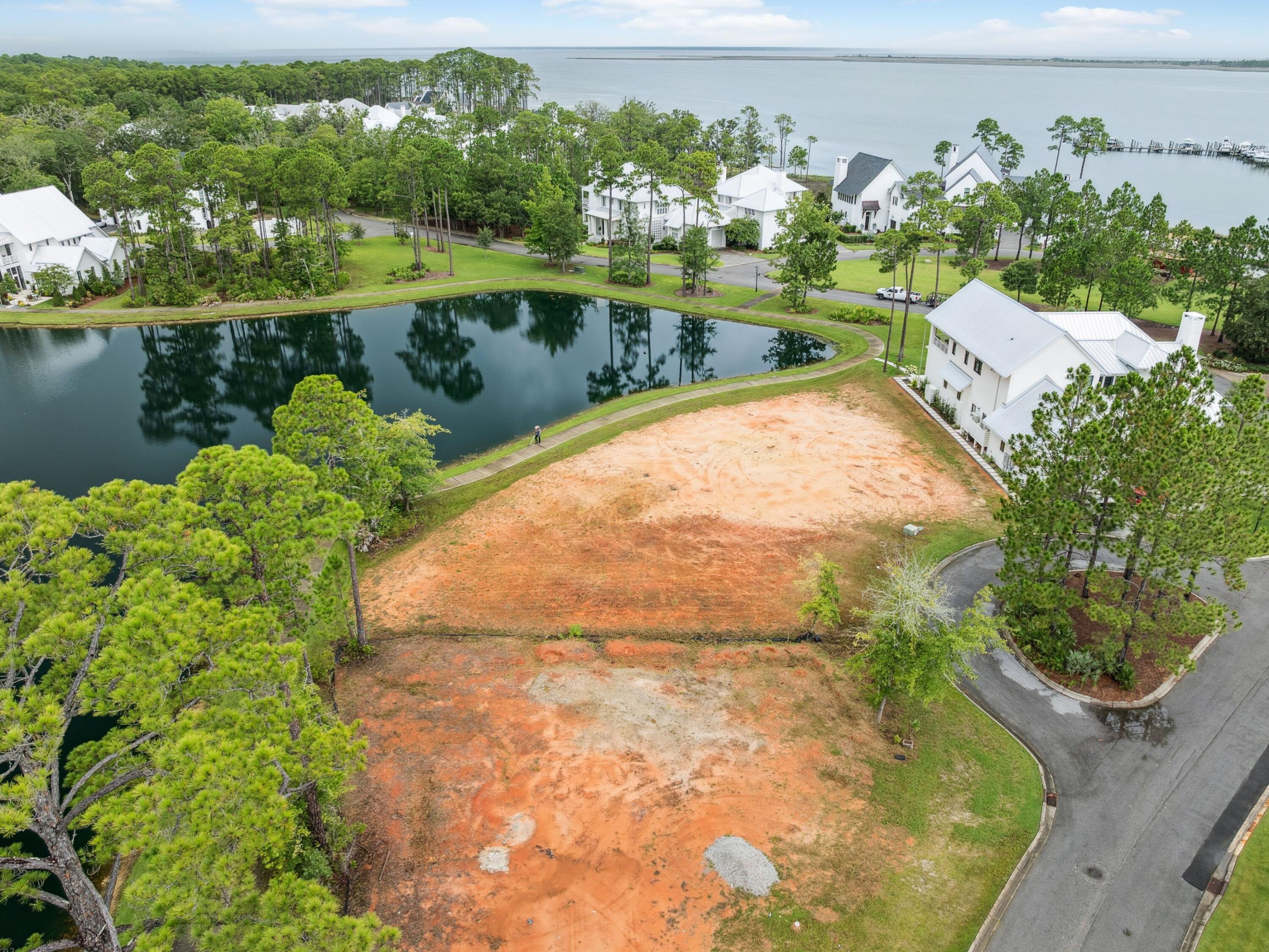 CHURCHILL OAKS - Land