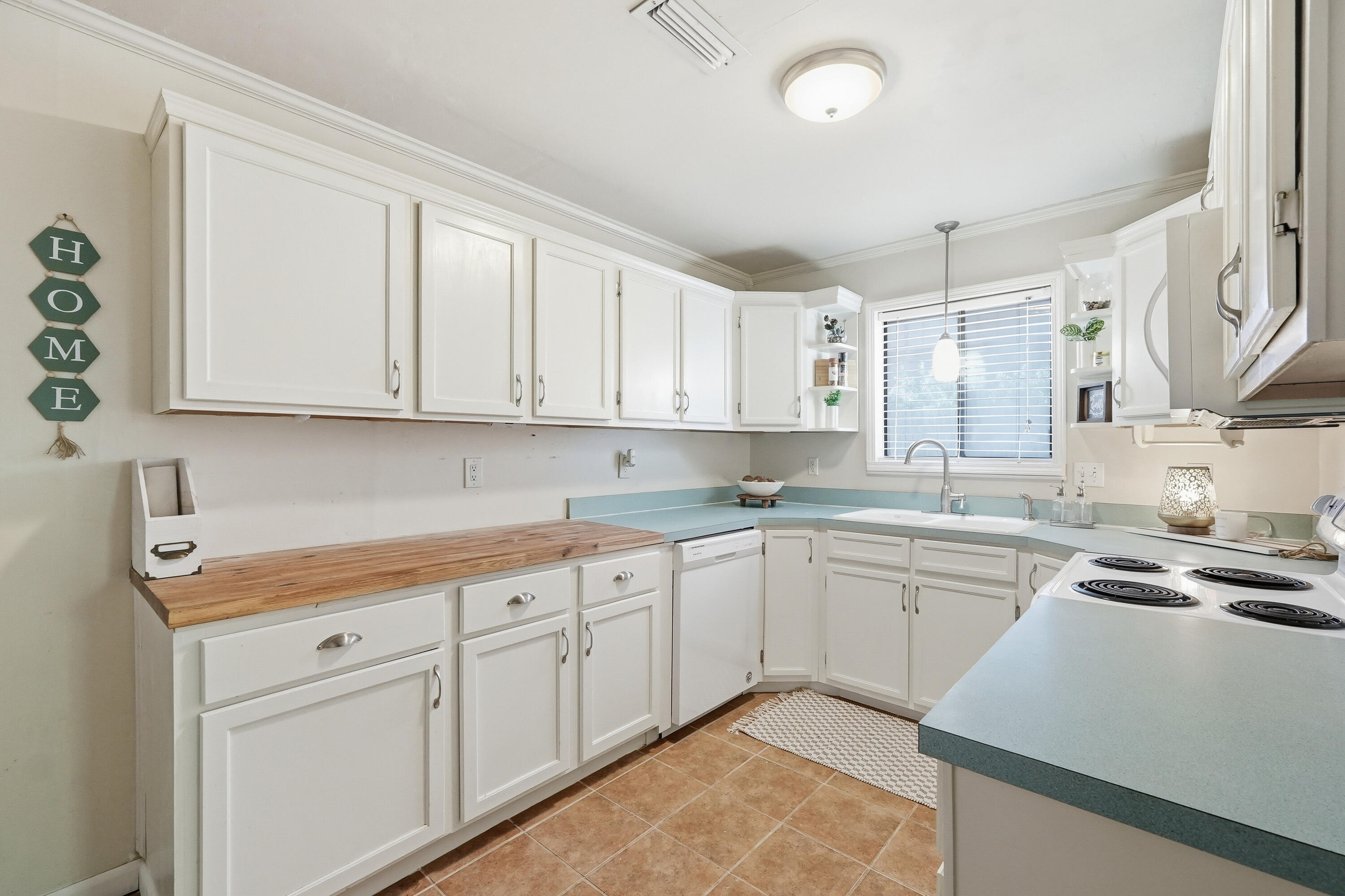 MARY ESTHER MANOR 1ST ADDN - Residential