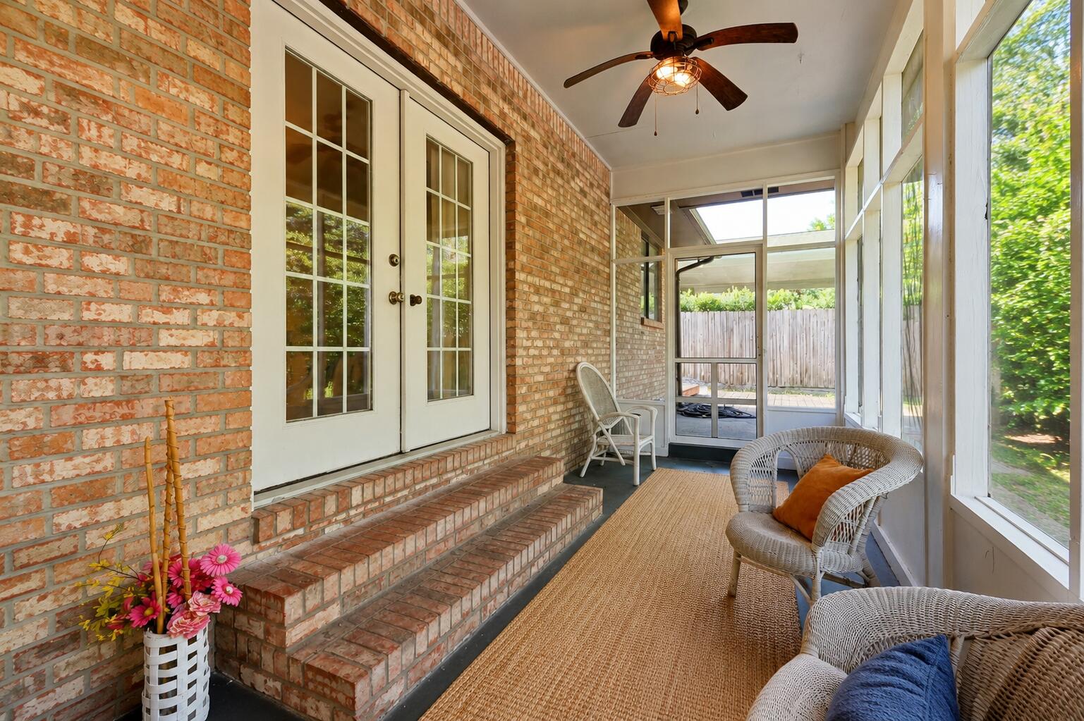 MARY ESTHER MANOR 1ST ADDN - Residential