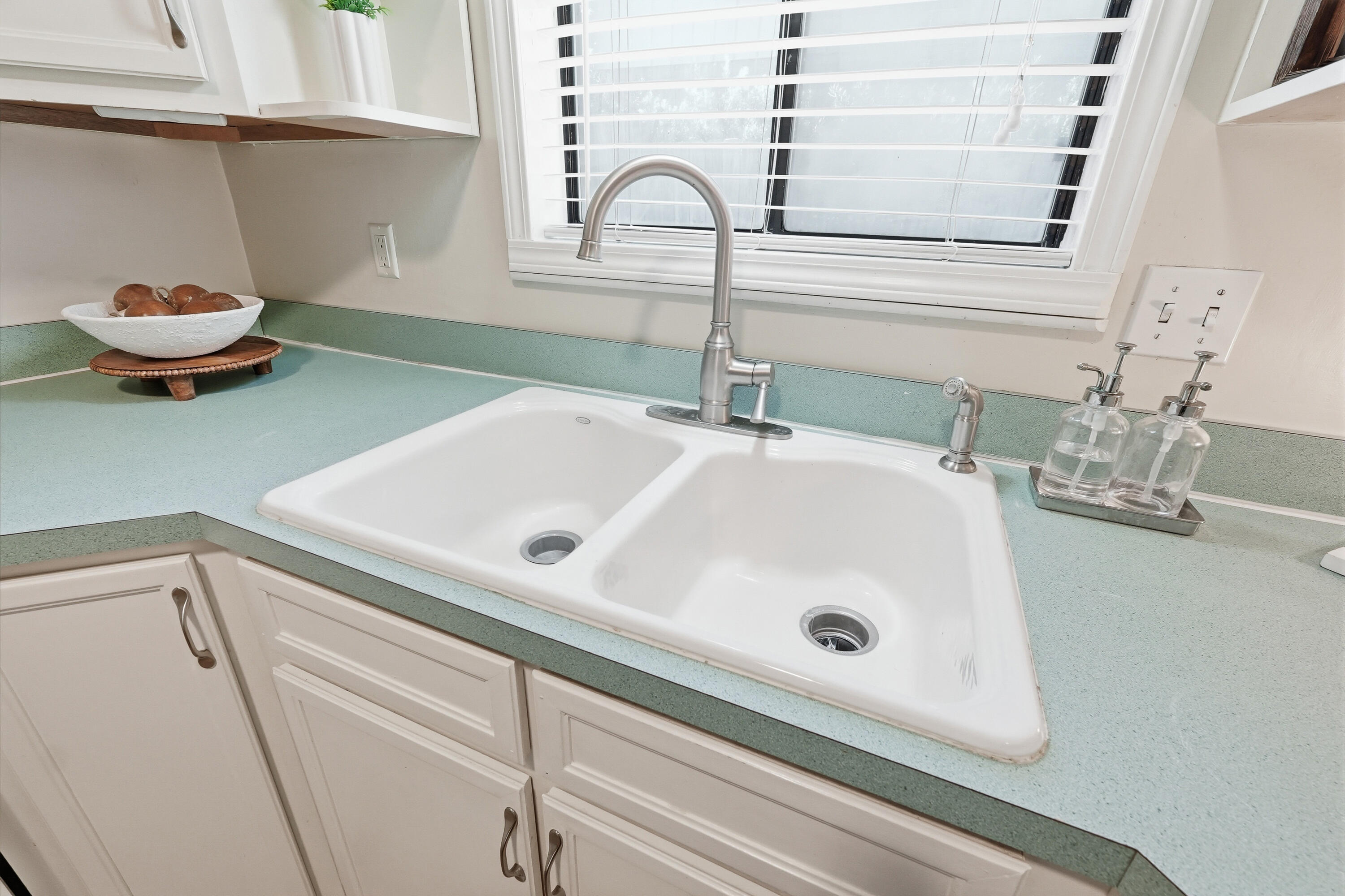 MARY ESTHER MANOR 1ST ADDN - Residential