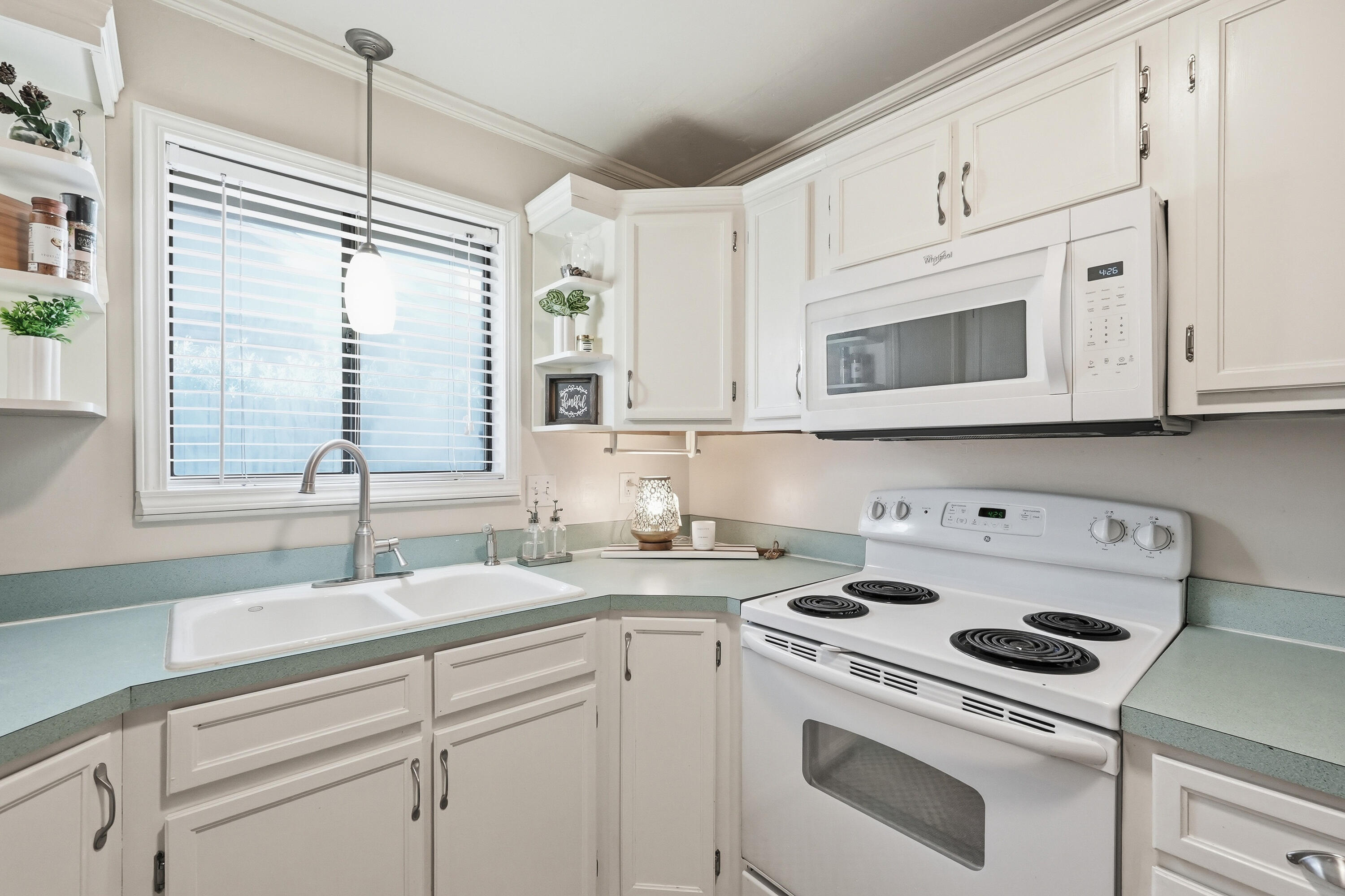 MARY ESTHER MANOR 1ST ADDN - Residential