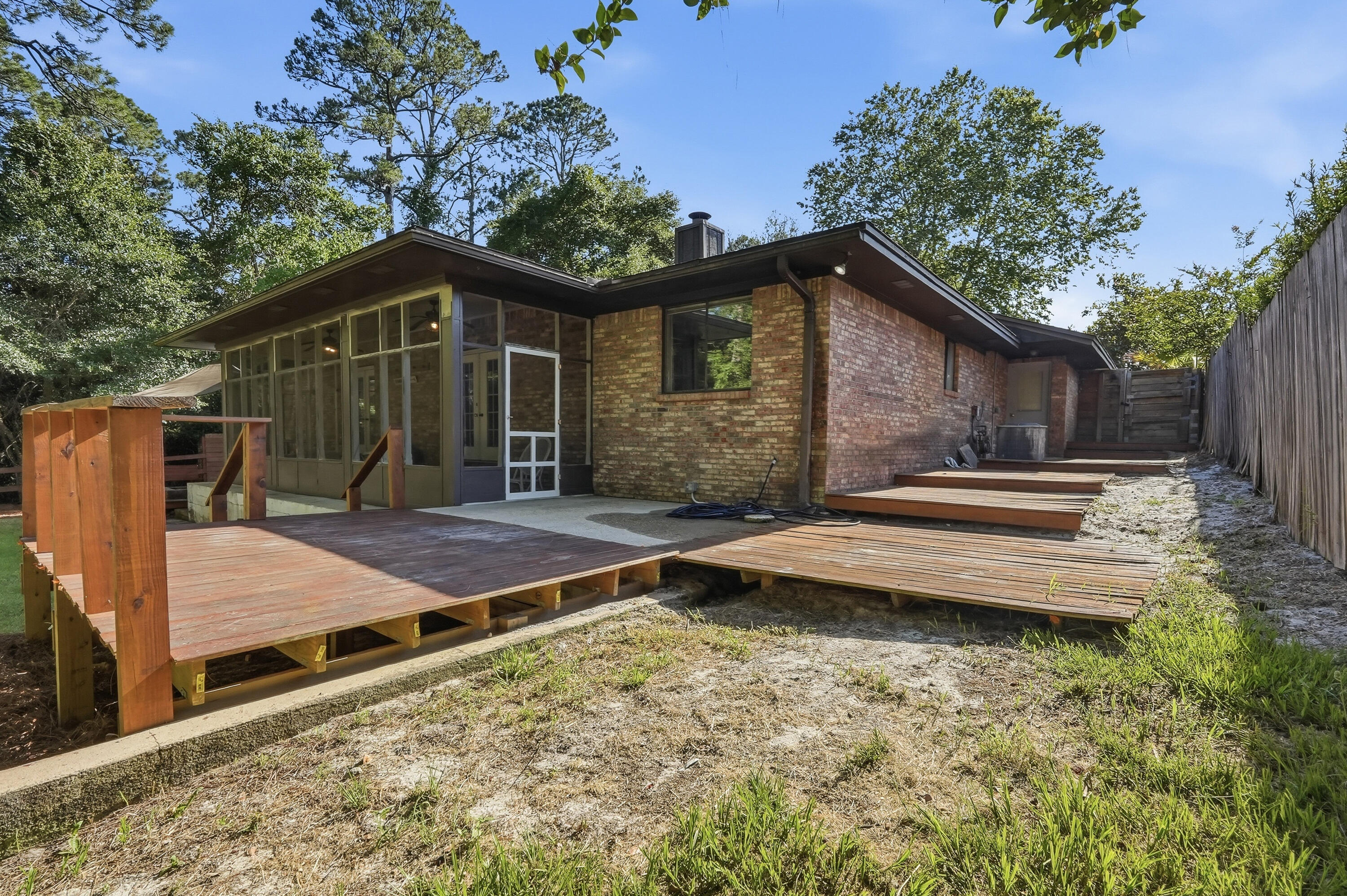 MARY ESTHER MANOR 1ST ADDN - Residential