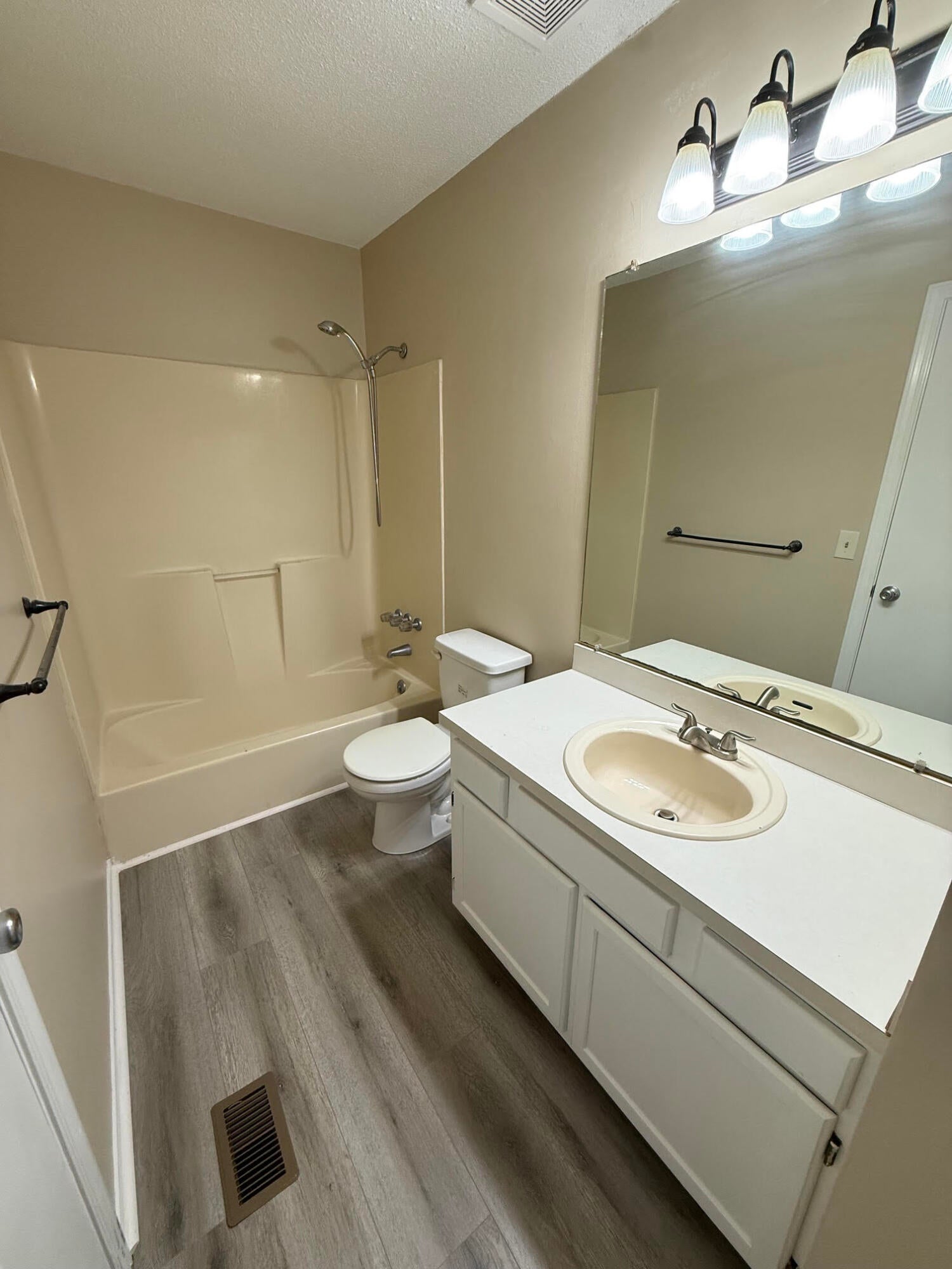 CHINAS COVE - Residential Lease