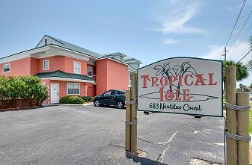 TROPICAL ISLE! 
RENTAL MACHINE! Enjoy ISLAND LIFE on Okaloosa Island with an ocean view!
No elevators, only two levels, smaller complex
Steps to the beach, beach access directly in front of the complex
FURNISHED  with Queen bed and sofa sleeper, day bed with trundle, (sleeps 6) full size fridge, full size stove top/oven, and pots and pans! 
Pets allowed for owners.
No parties and quiet hours are 11pm-7am.
HOA includes internet, cable, water, insurance, and  trash. This unit is on the second floor of a two story building and plenty of parking!