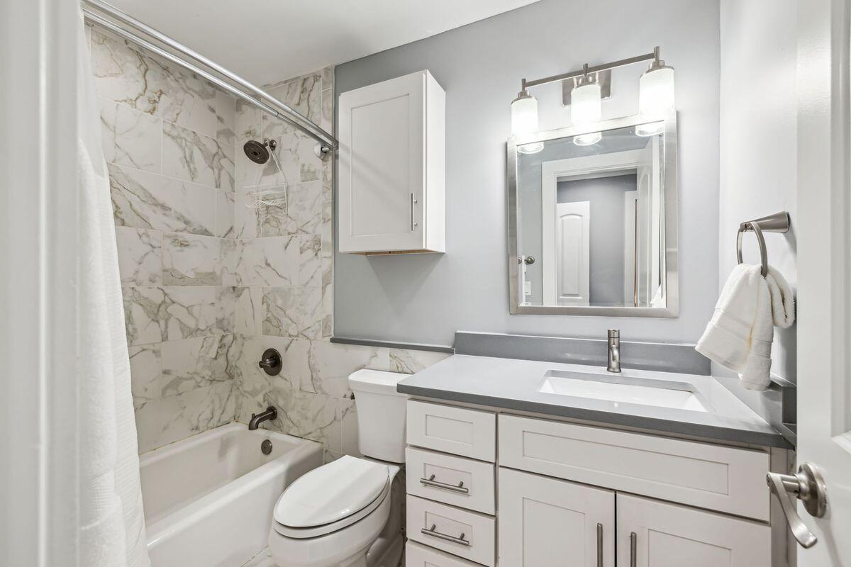 LEEWARD CONDO 2 - Residential