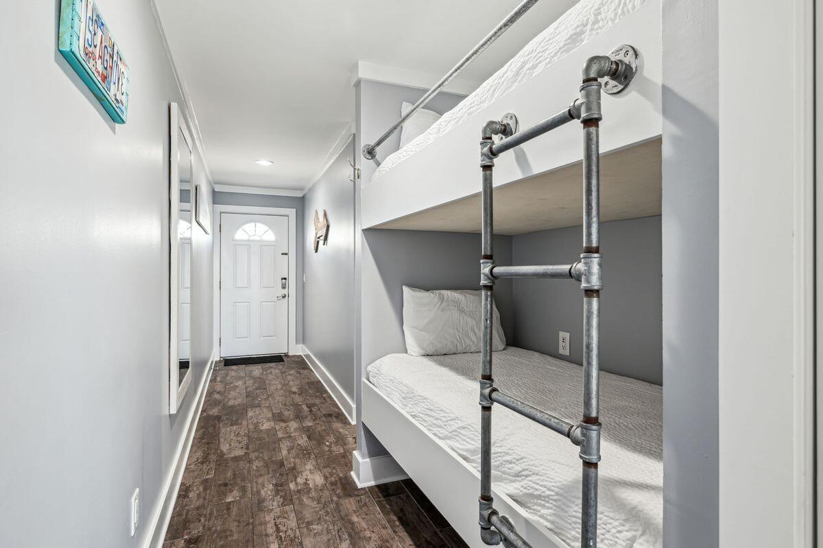 LEEWARD CONDO 2 - Residential