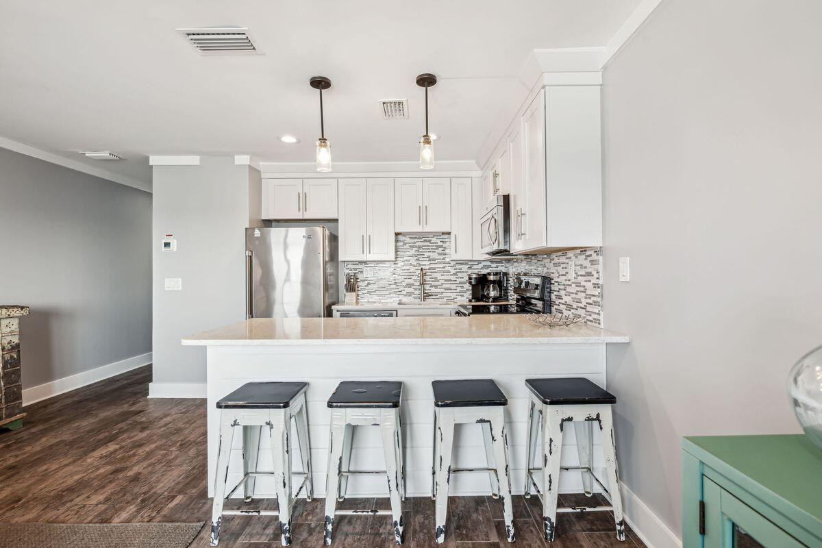 LEEWARD CONDO 2 - Residential