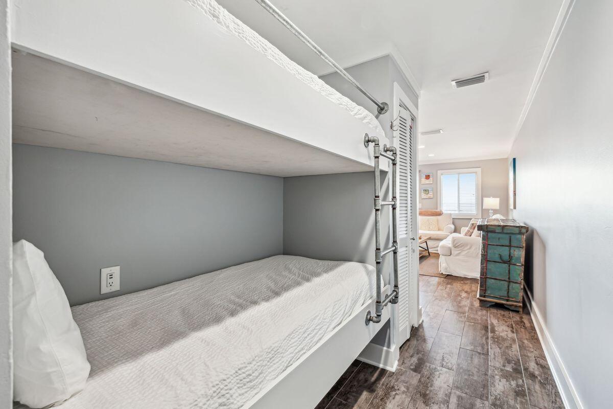 LEEWARD CONDO 2 - Residential