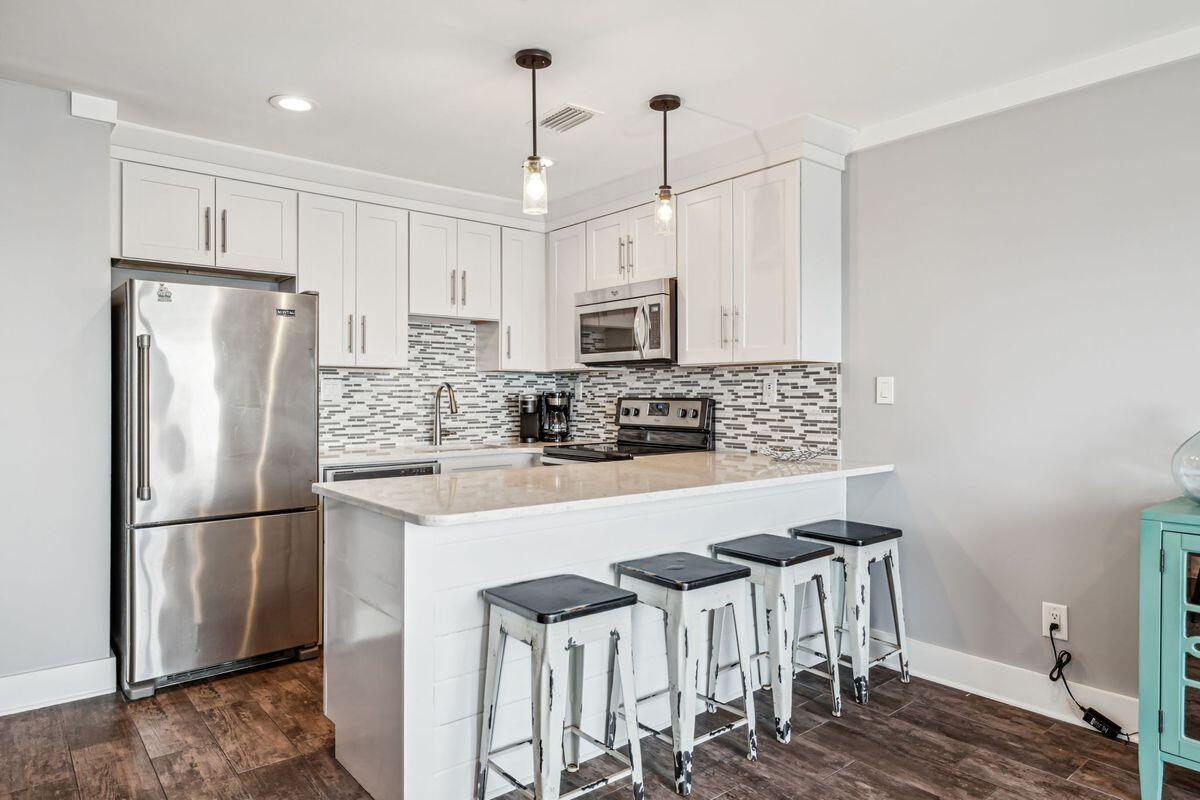 LEEWARD CONDO 2 - Residential
