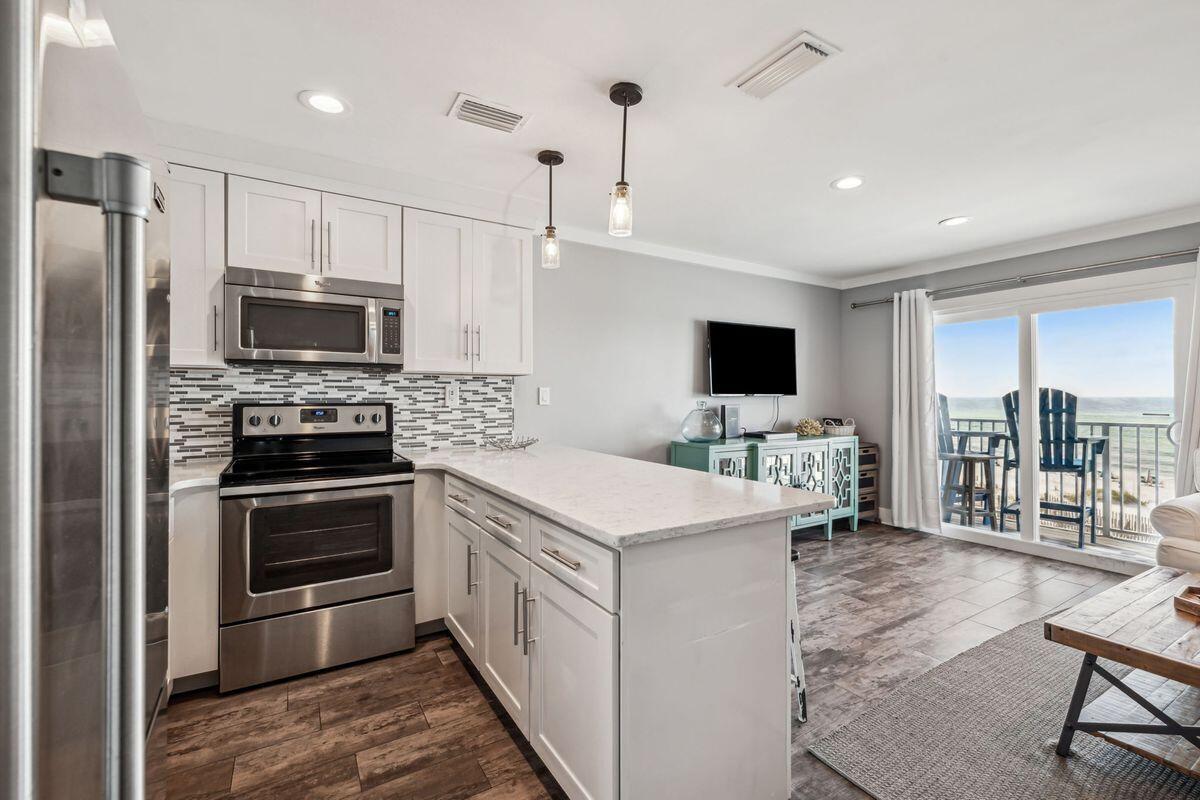 LEEWARD CONDO 2 - Residential