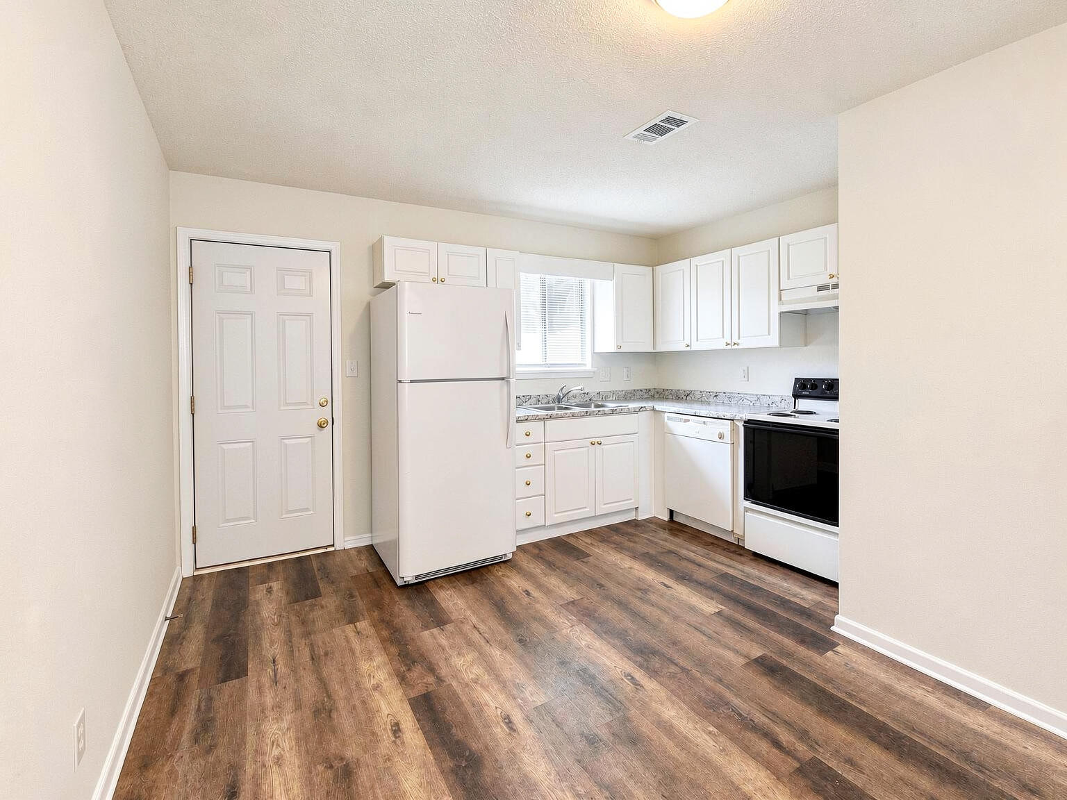 SUNSET STRIP - Residential Lease