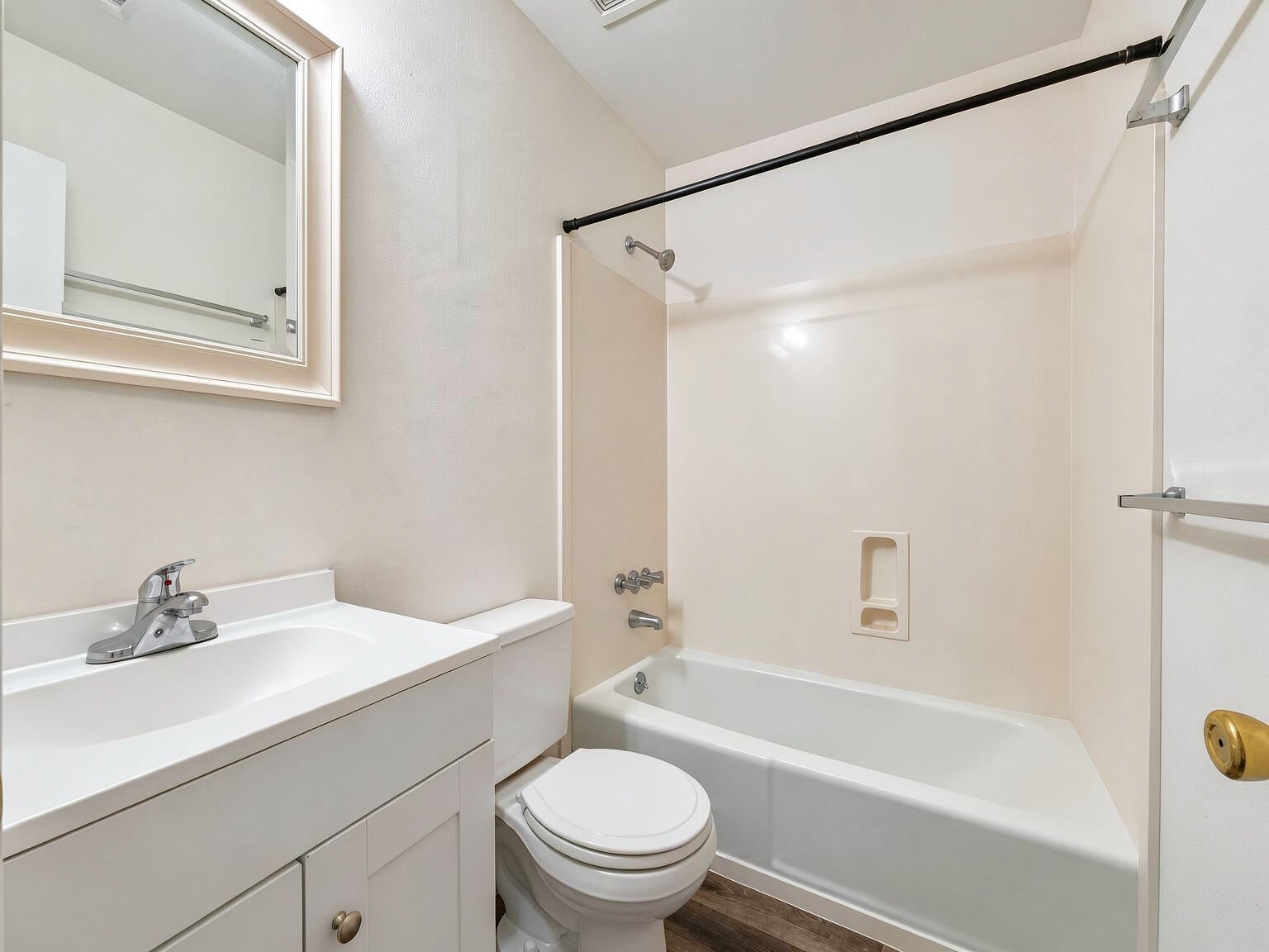 SUNSET STRIP - Residential Lease