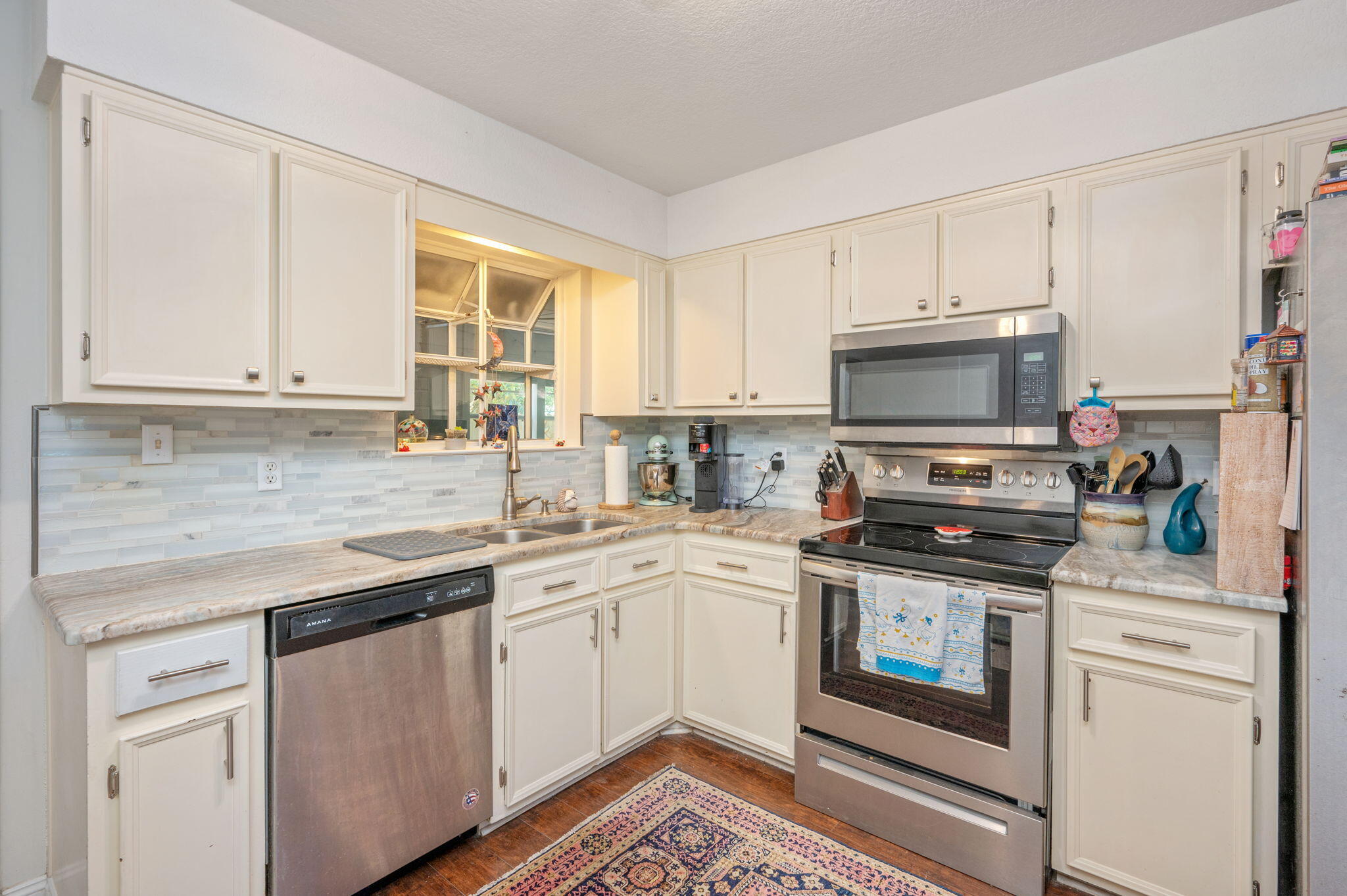 BAY BREEZE T/H - Residential