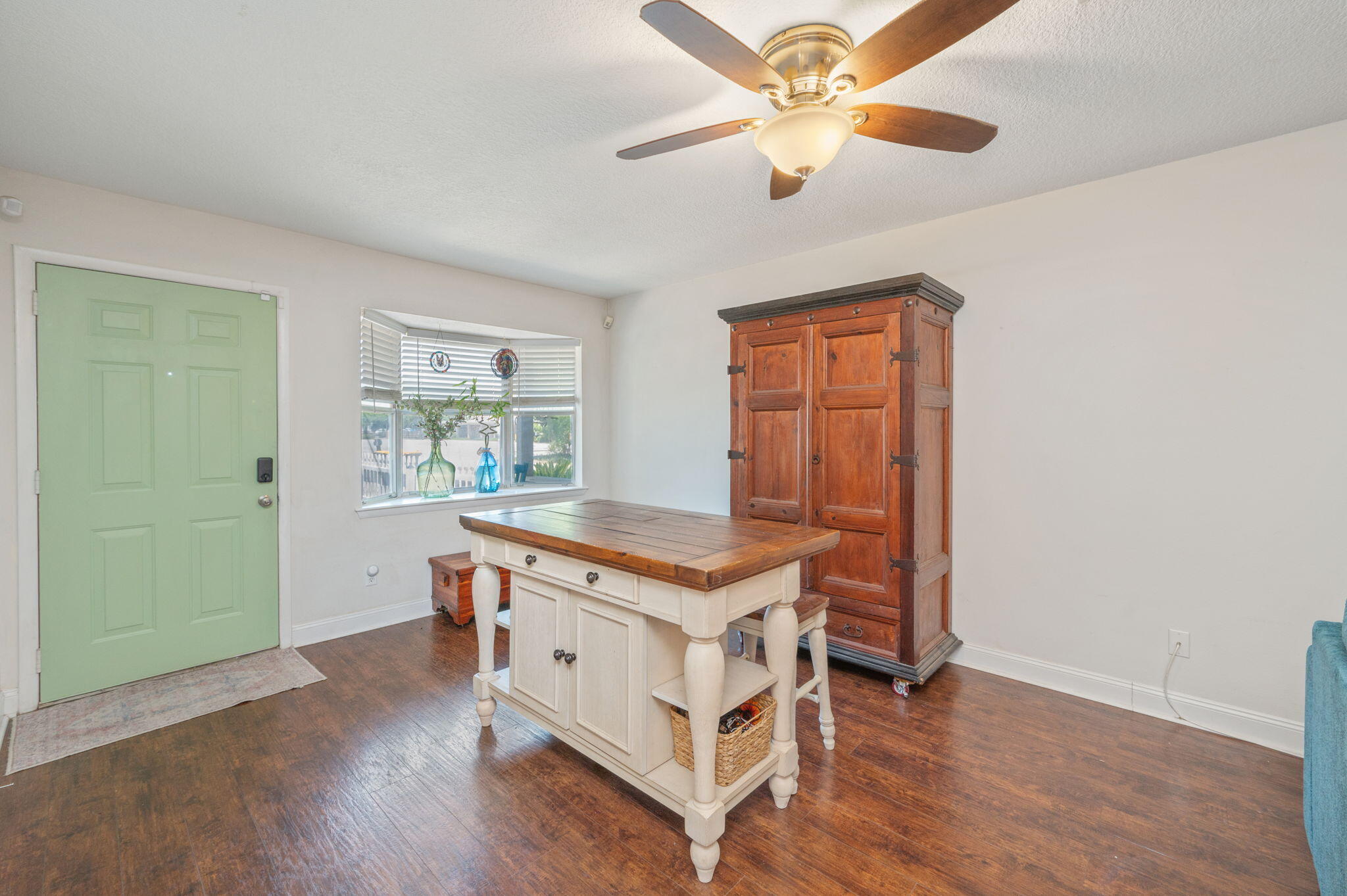 BAY BREEZE T/H - Residential