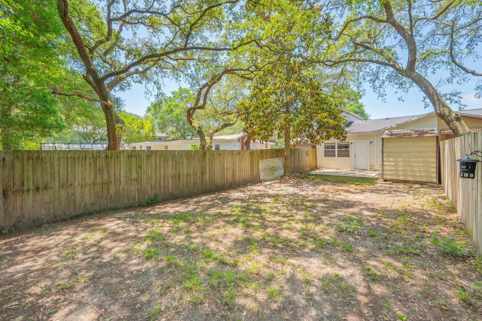 BAY BREEZE T/H - Residential