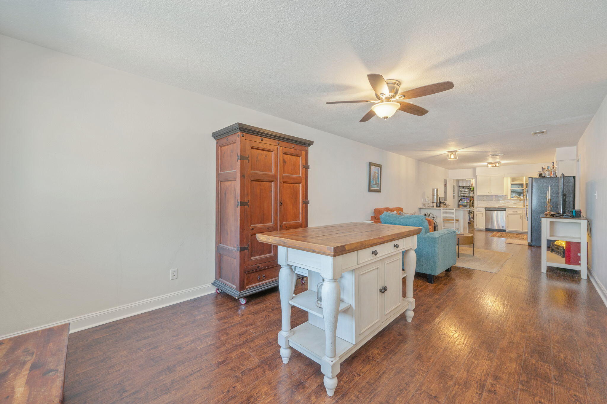 BAY BREEZE T/H - Residential