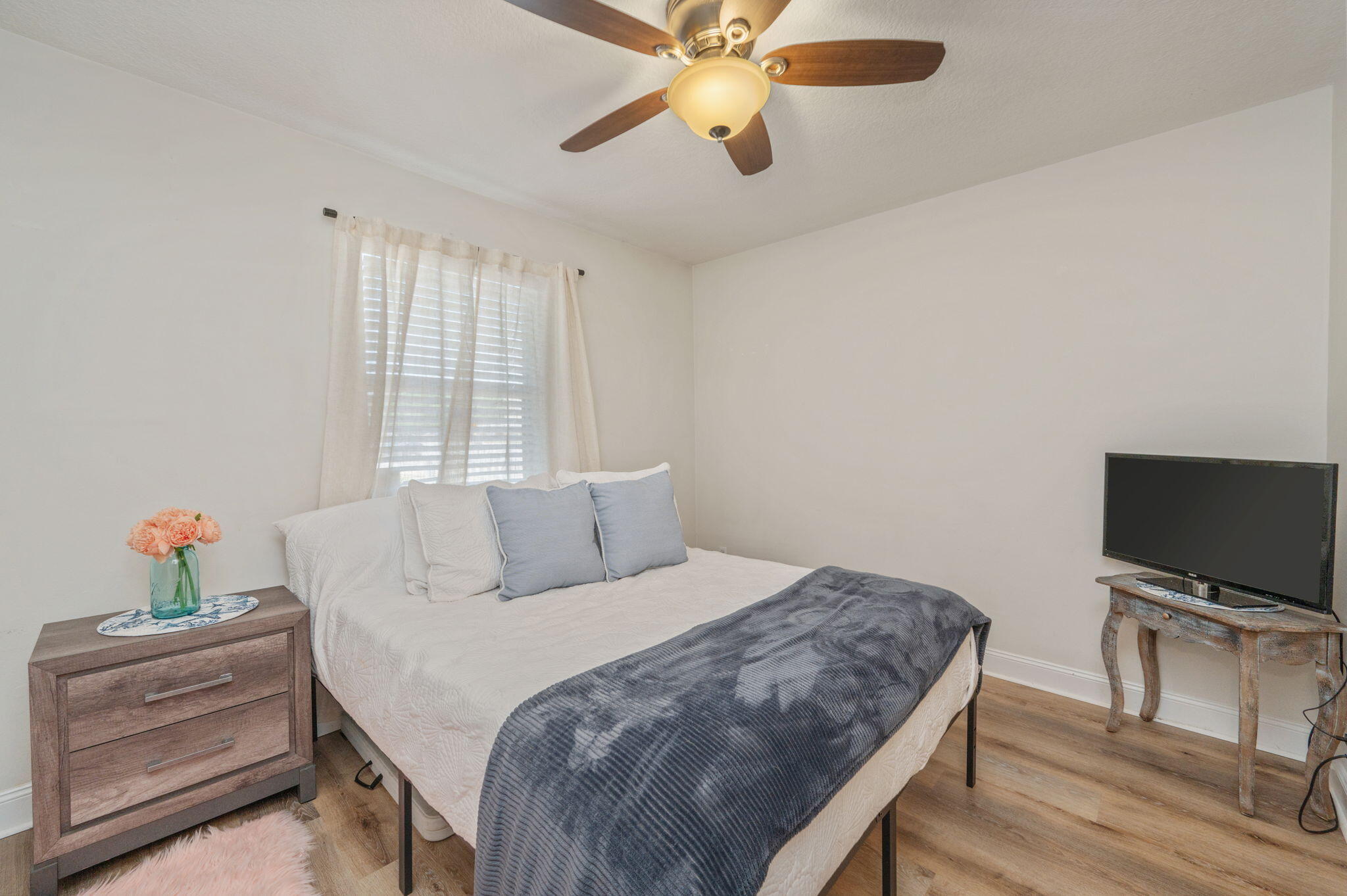 BAY BREEZE T/H - Residential