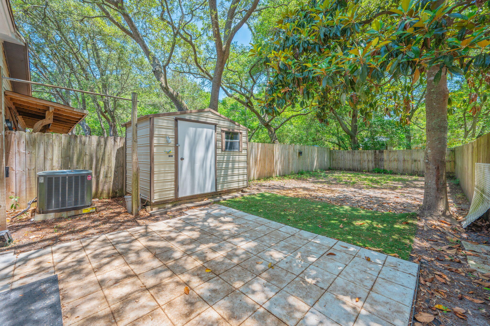BAY BREEZE T/H - Residential