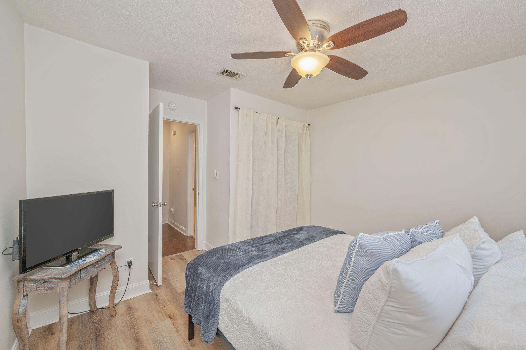 BAY BREEZE T/H - Residential