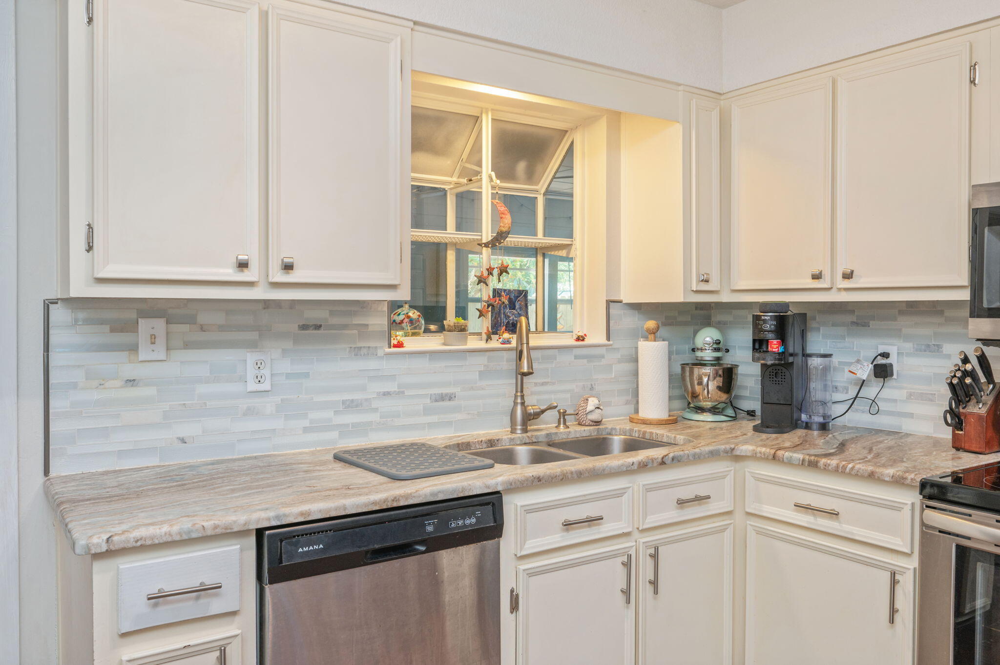 BAY BREEZE T/H - Residential