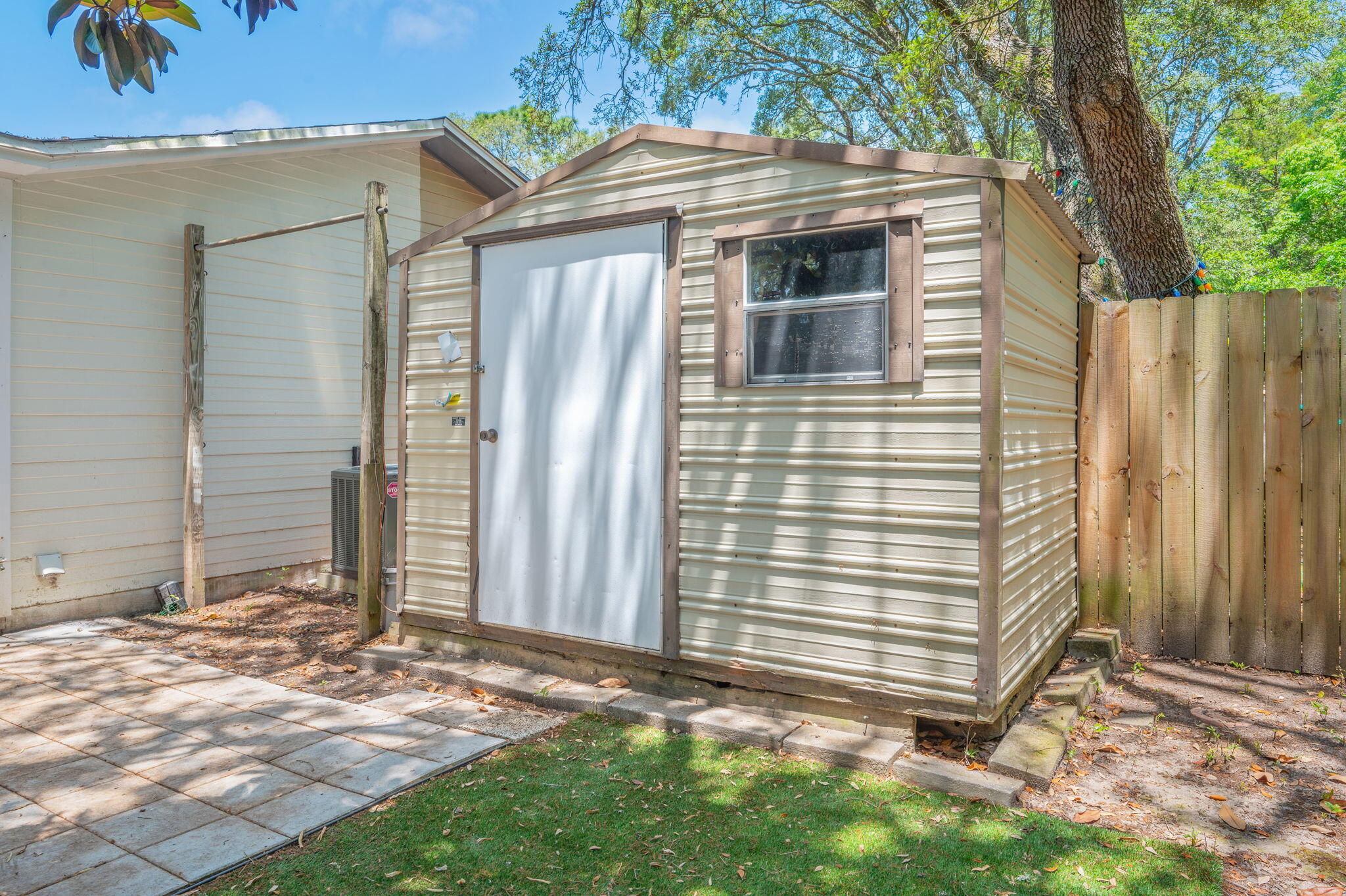 BAY BREEZE T/H - Residential