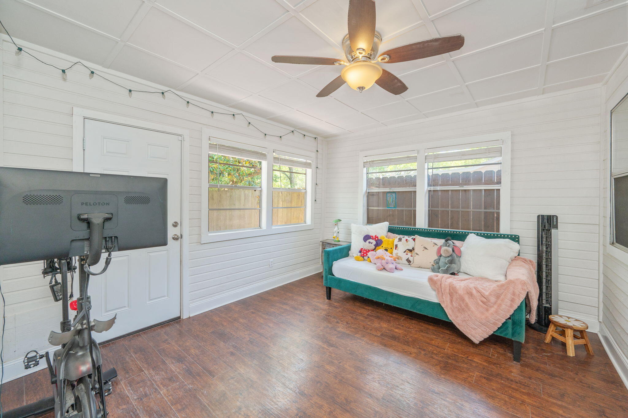 BAY BREEZE T/H - Residential