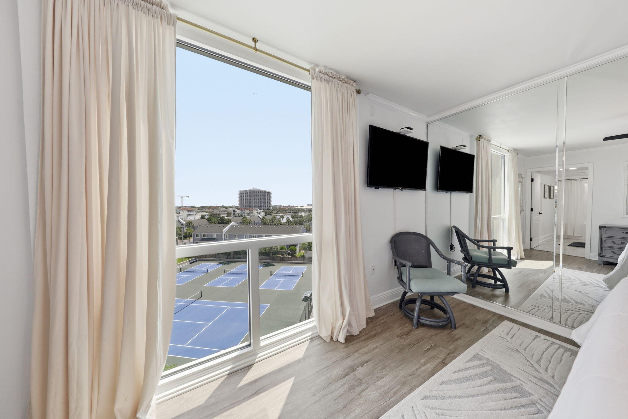 SHORELINE TOWERS 3 - Residential