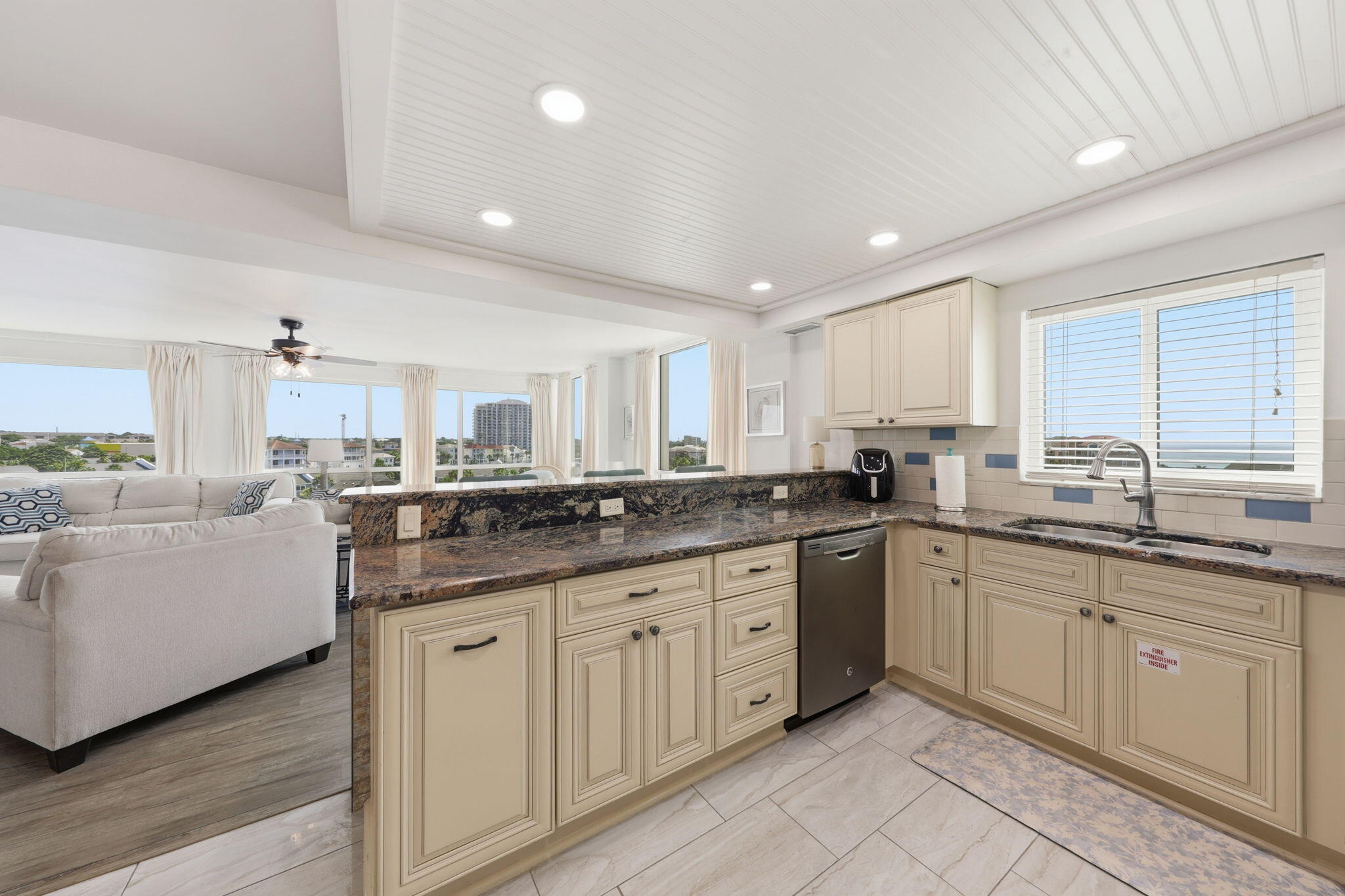 SHORELINE TOWERS 3 - Residential
