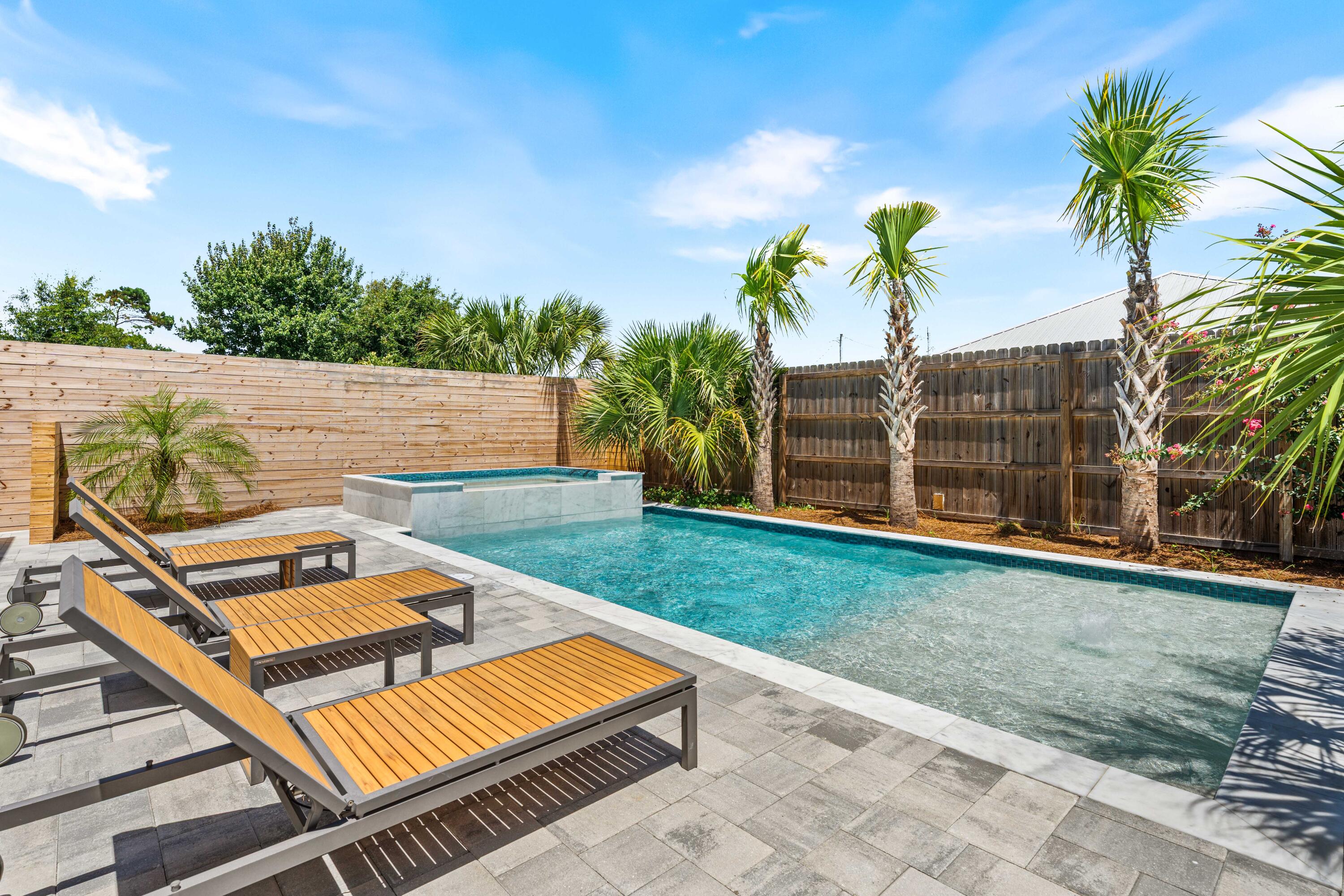 RIVIERA BEACH - Residential