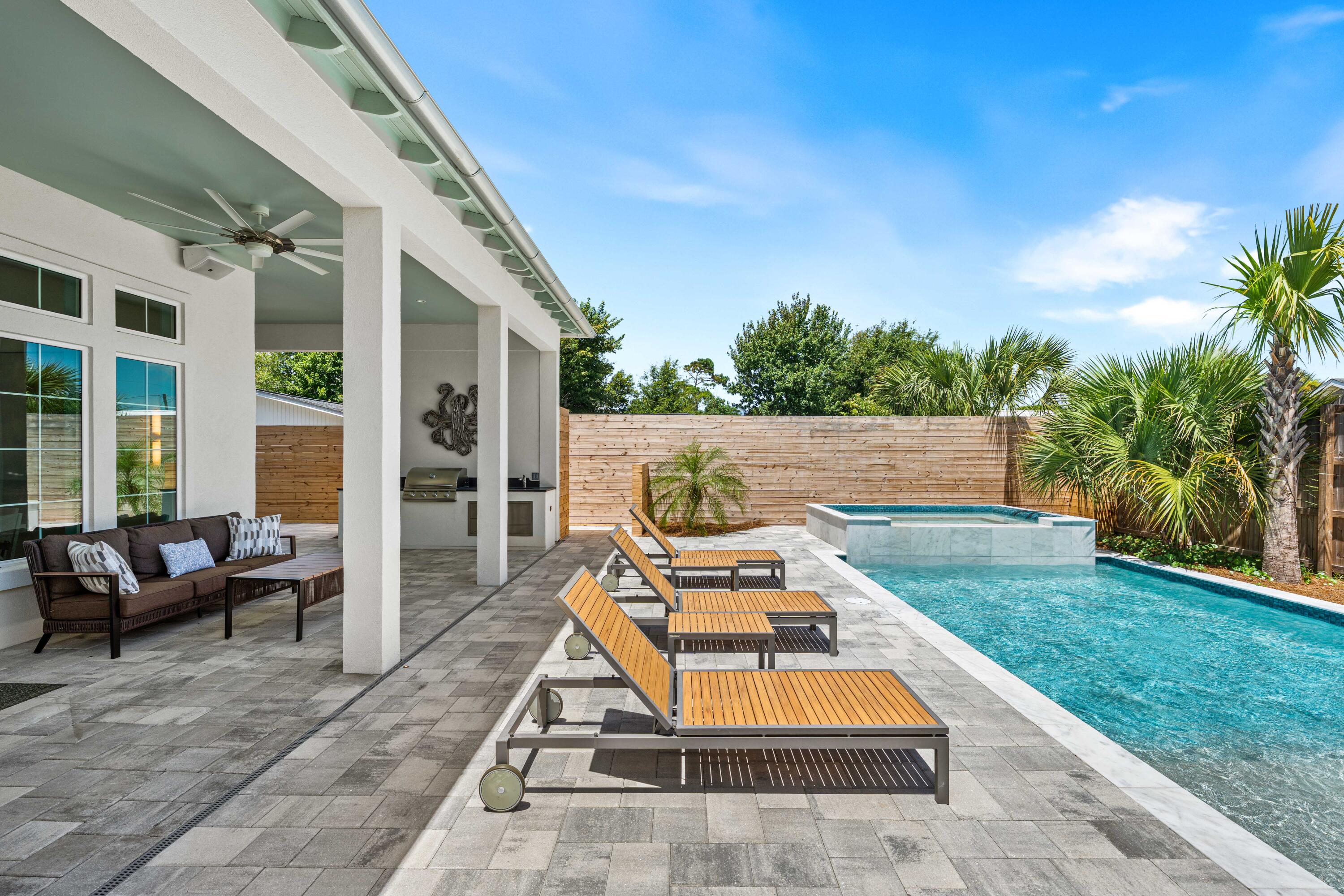RIVIERA BEACH - Residential