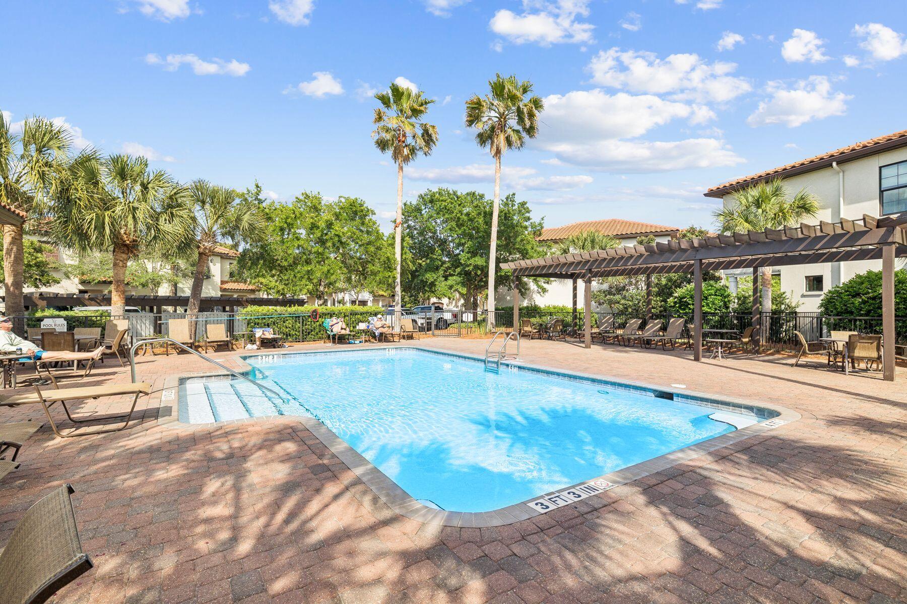 Villa Lago - Residential