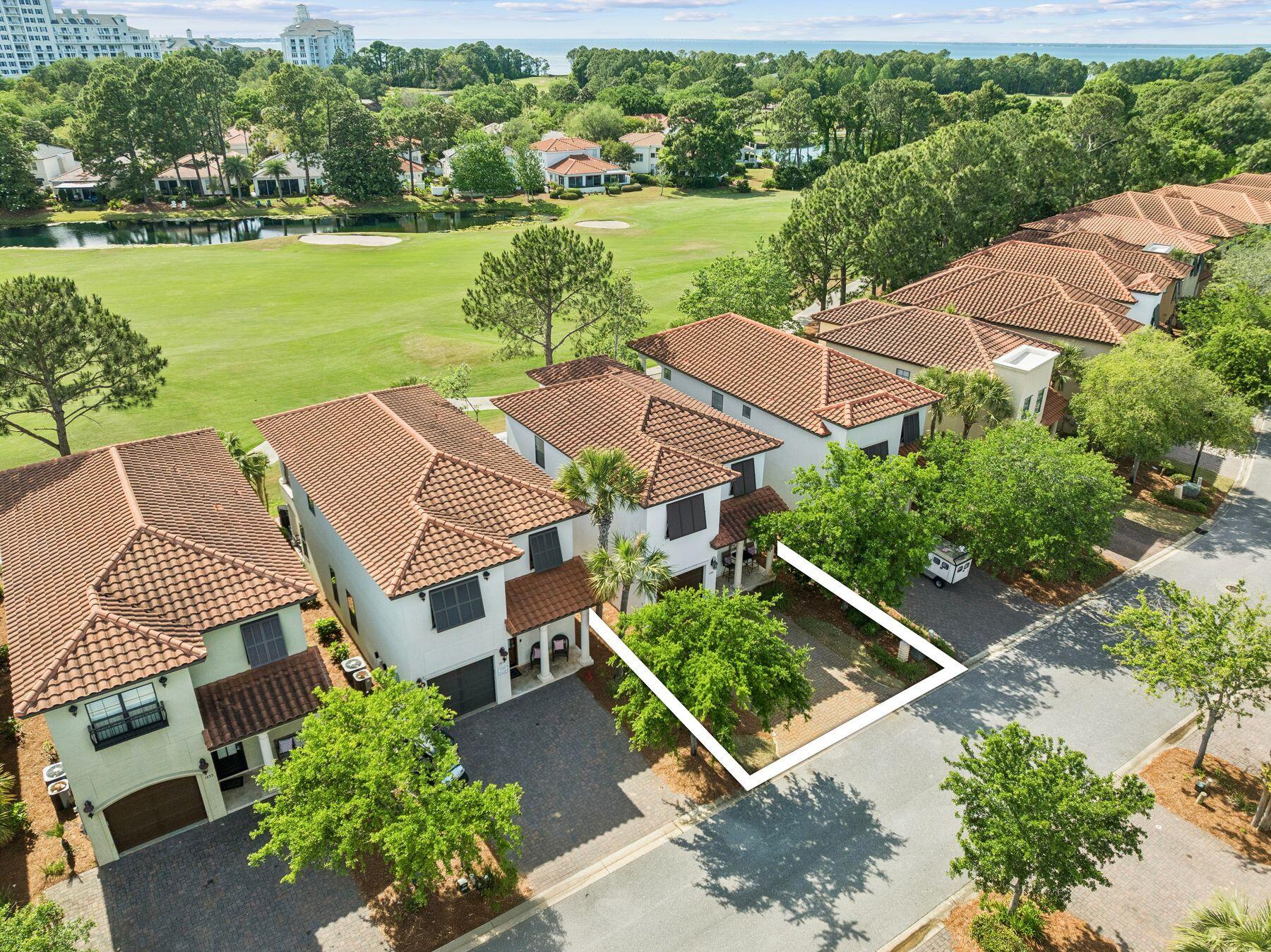 Villa Lago - Residential