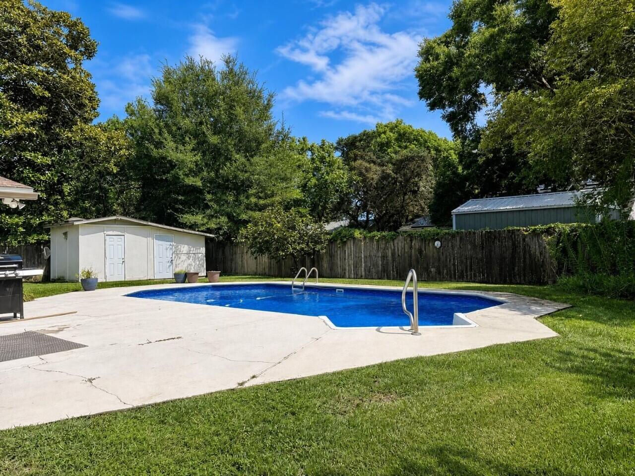 BAYOU WOODS - Residential