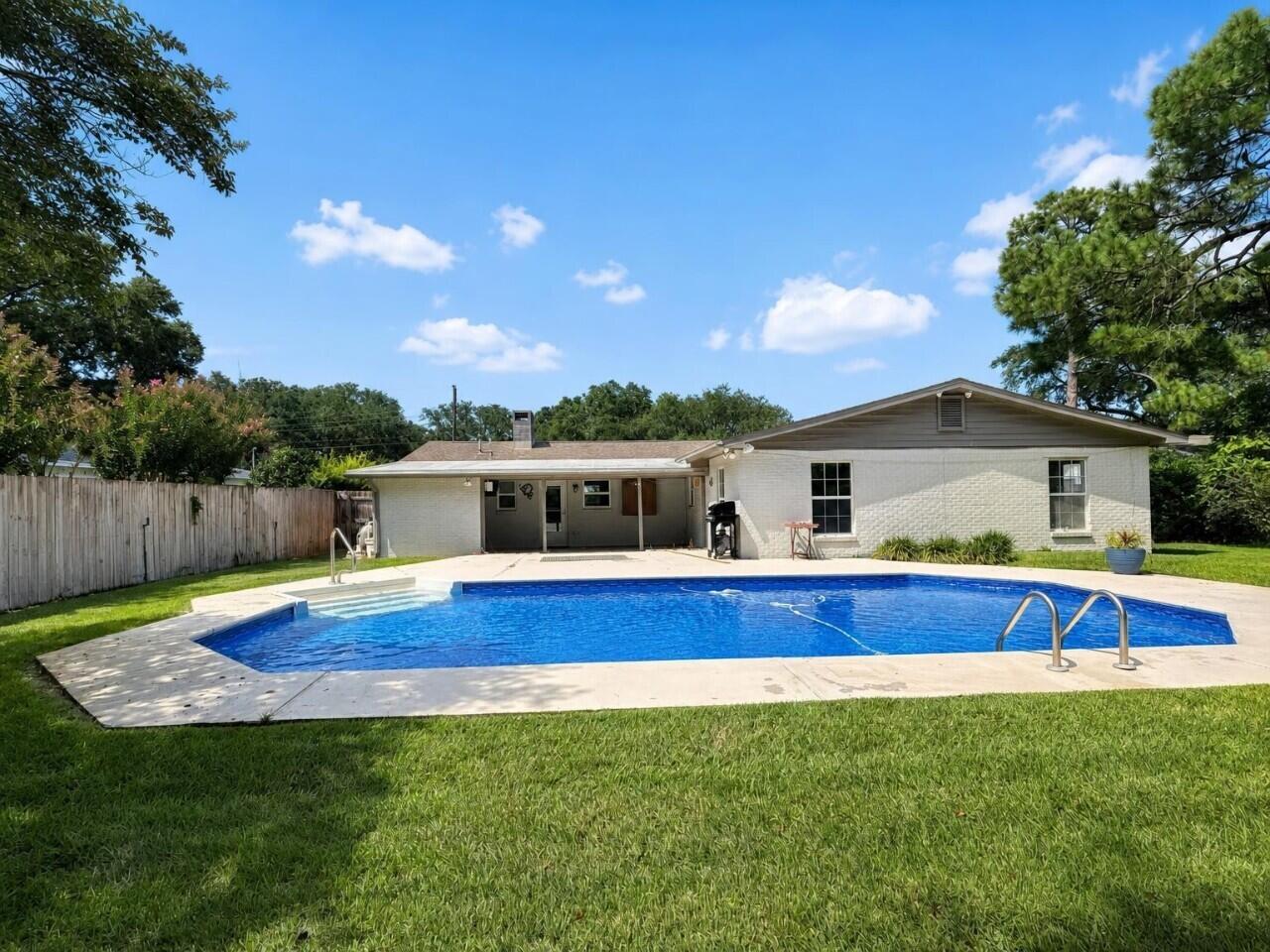 BAYOU WOODS - Residential