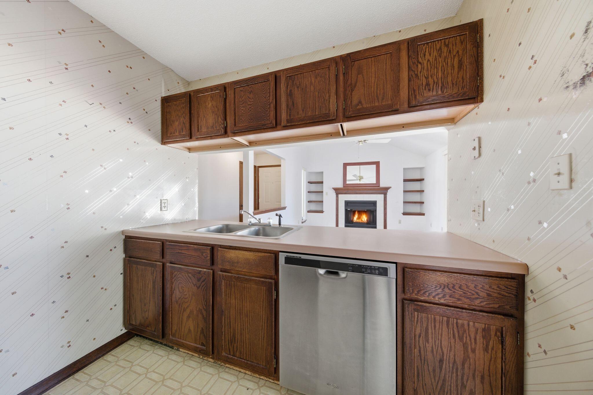 ELM PLACE CONDO - Residential