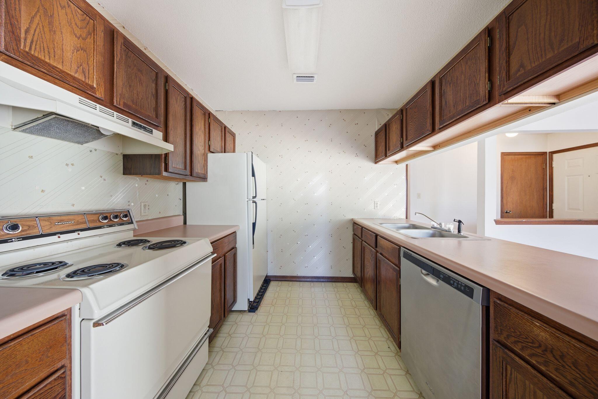 ELM PLACE CONDO - Residential