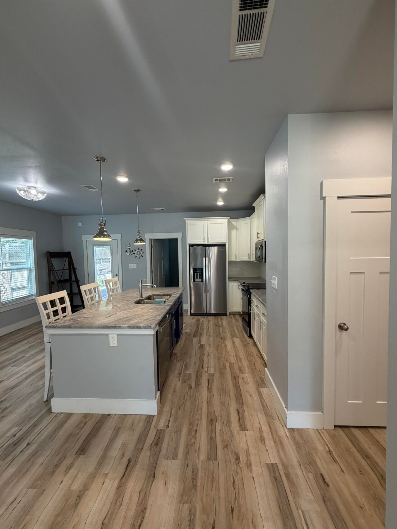 AVALON BEACH - Residential
