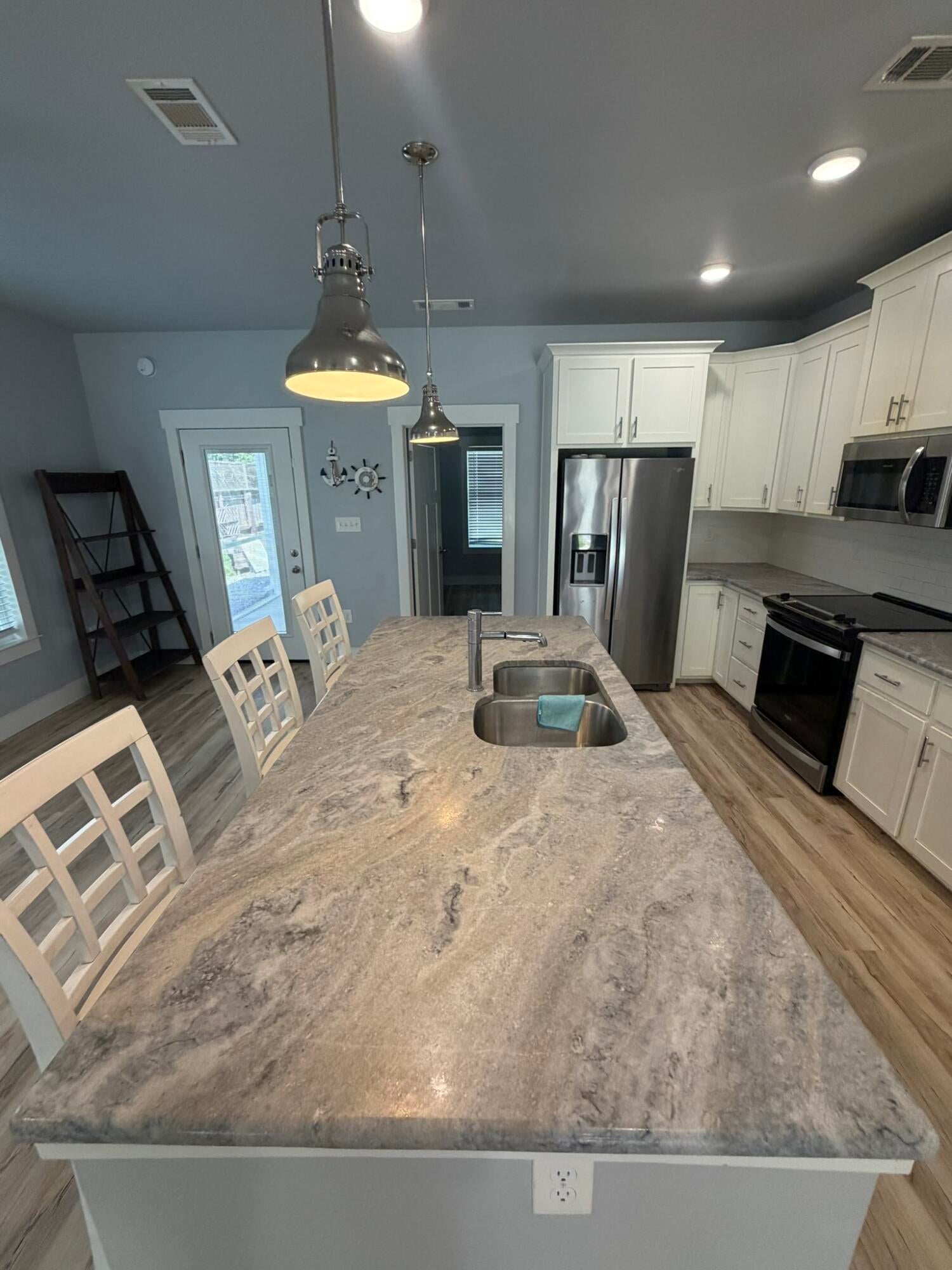 AVALON BEACH - Residential