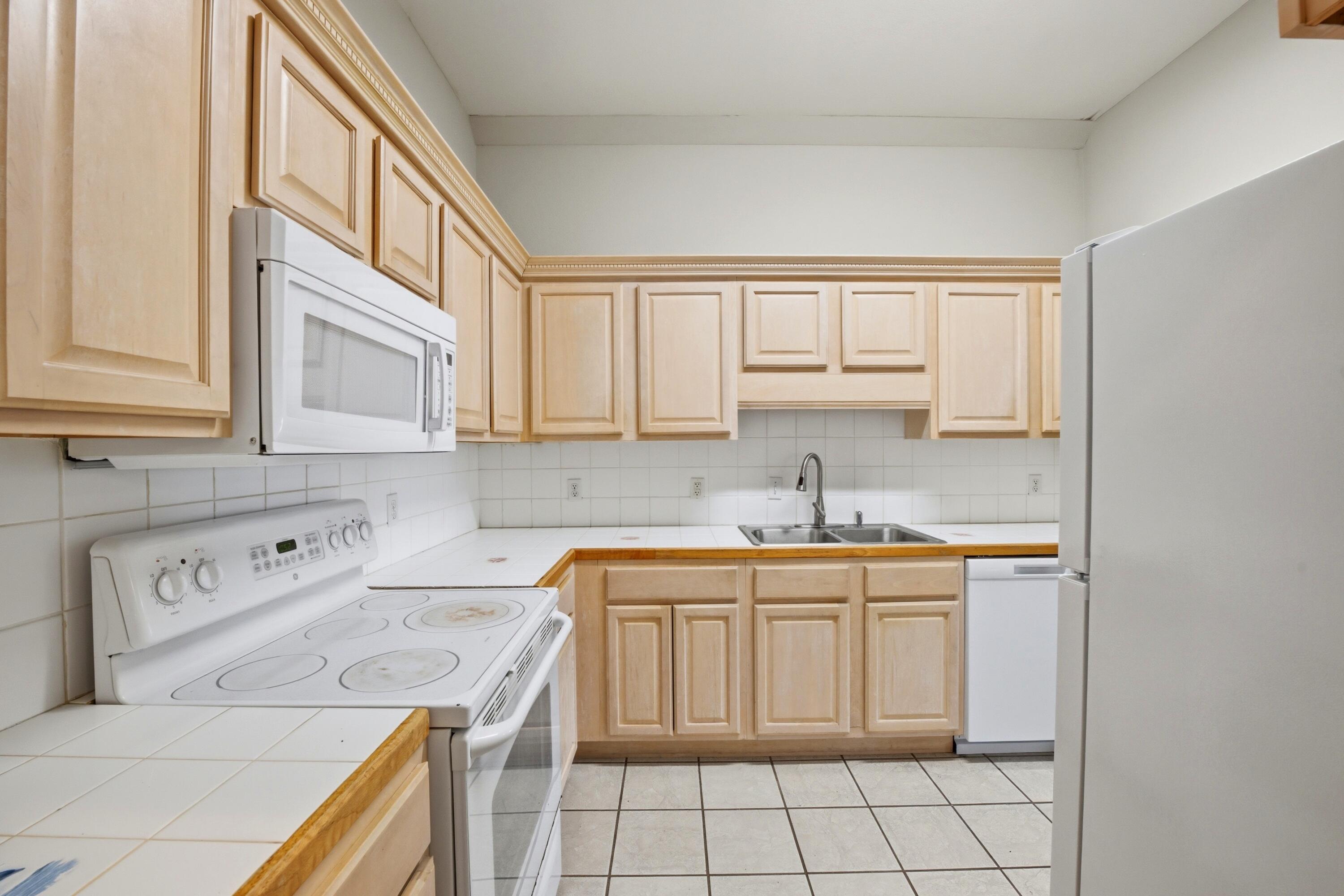 PLAZA THE - Residential Lease