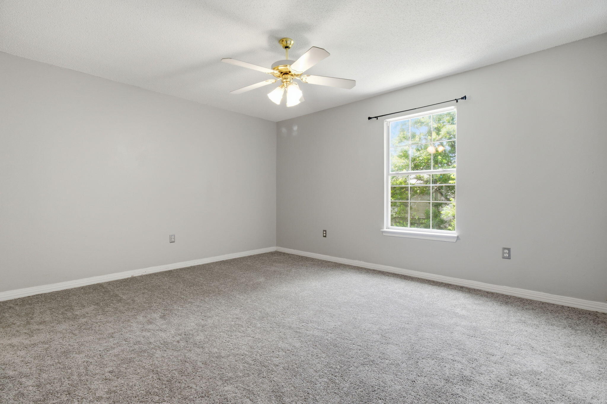 SCHNEIDER DRIVE T/H - Residential