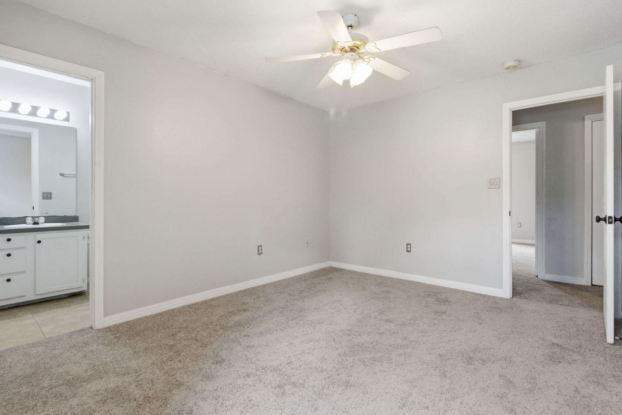SCHNEIDER DRIVE T/H - Residential