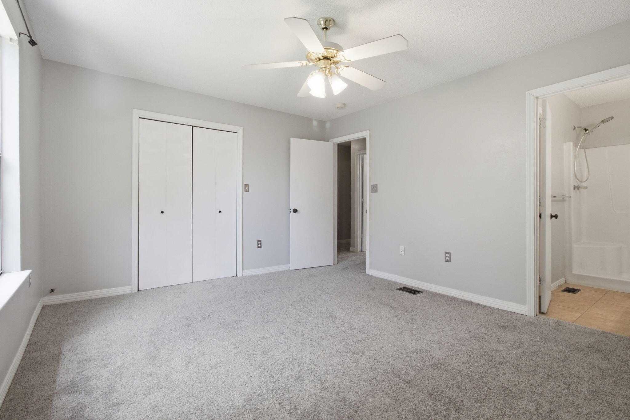 SCHNEIDER DRIVE T/H - Residential
